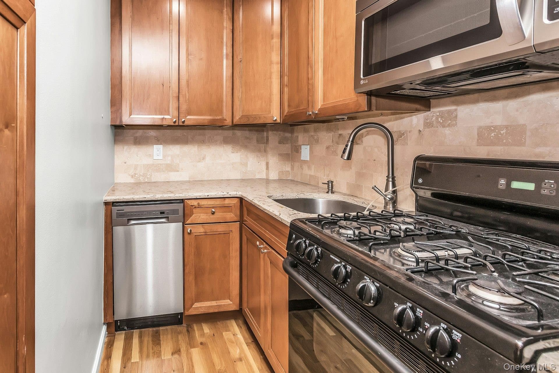 370 W Broadway Unit: 4J thumbnail 7