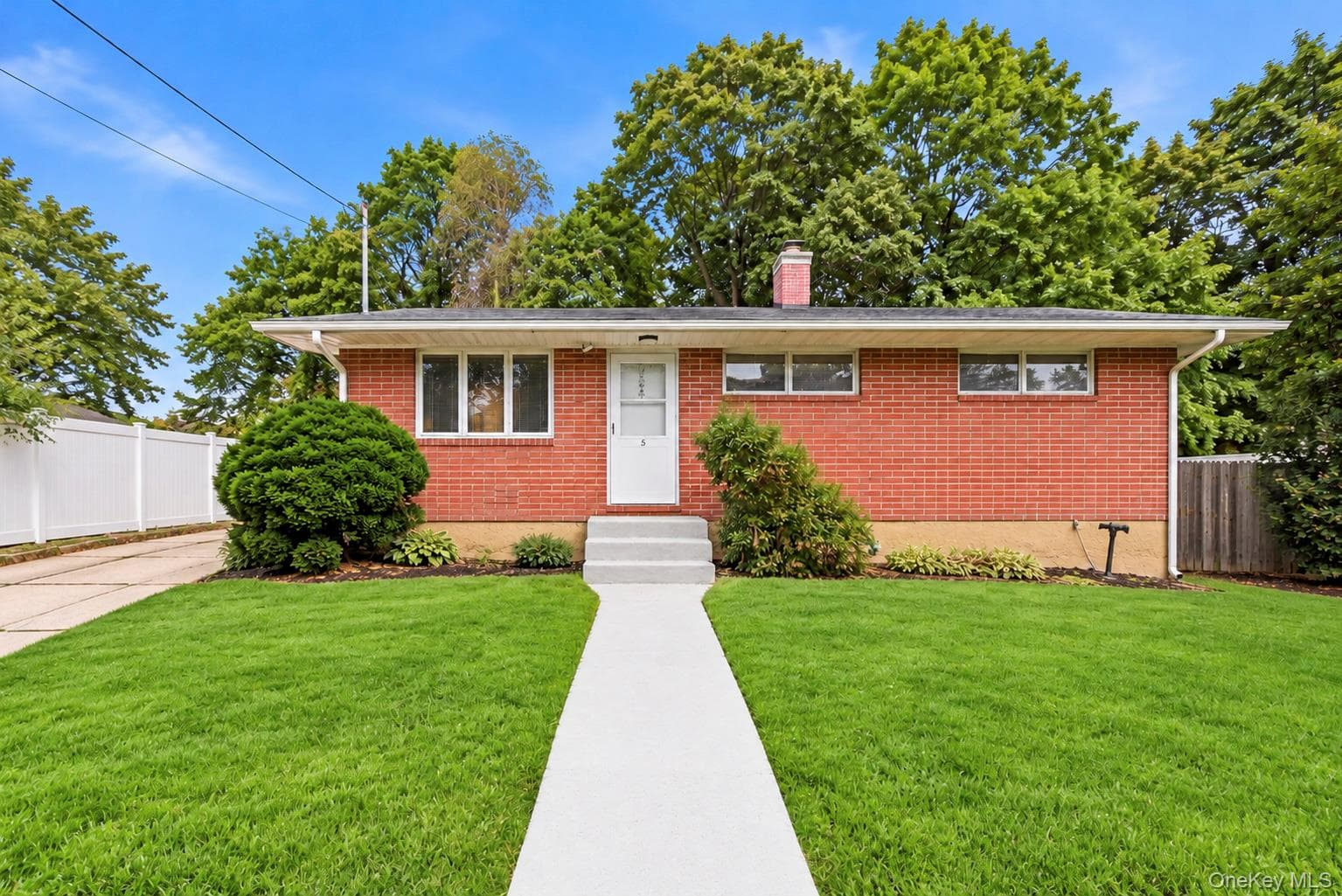 5 Robin Road, Selden