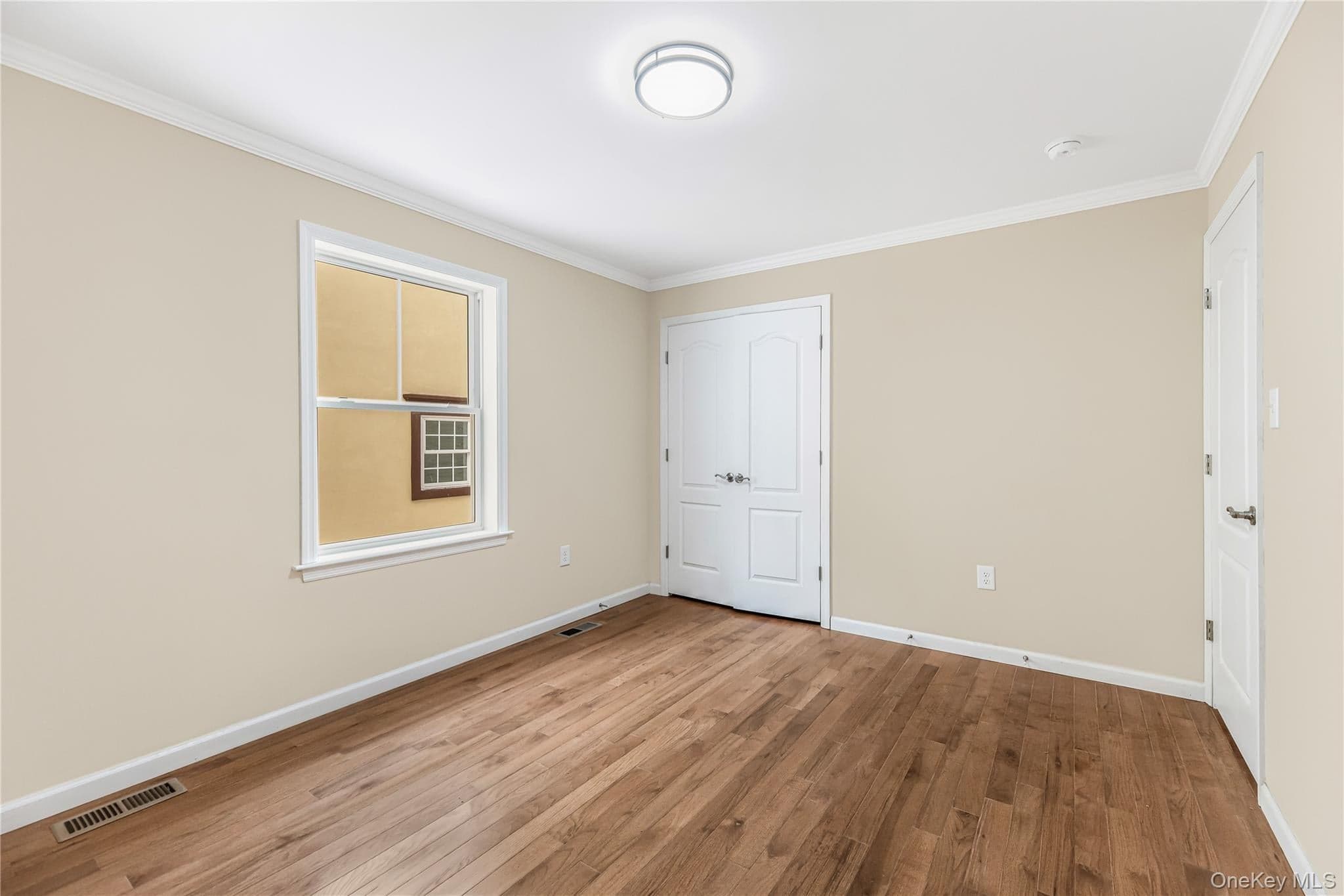 320 E 4th Street thumbnail 13
