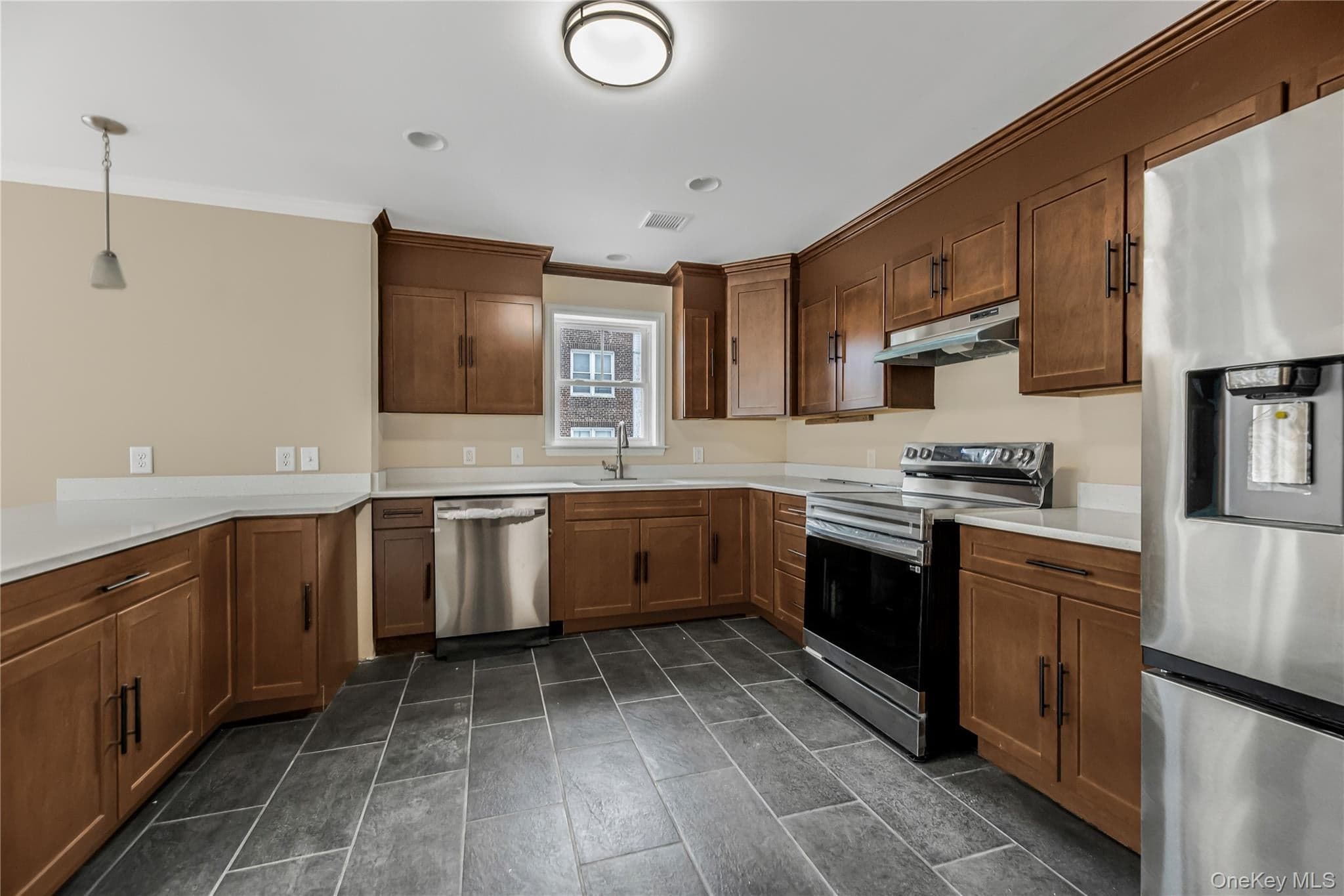 320 E 4th Street thumbnail 16