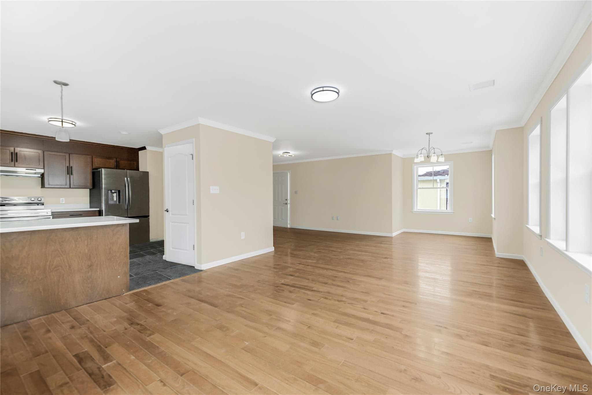 320 E 4th Street thumbnail 2
