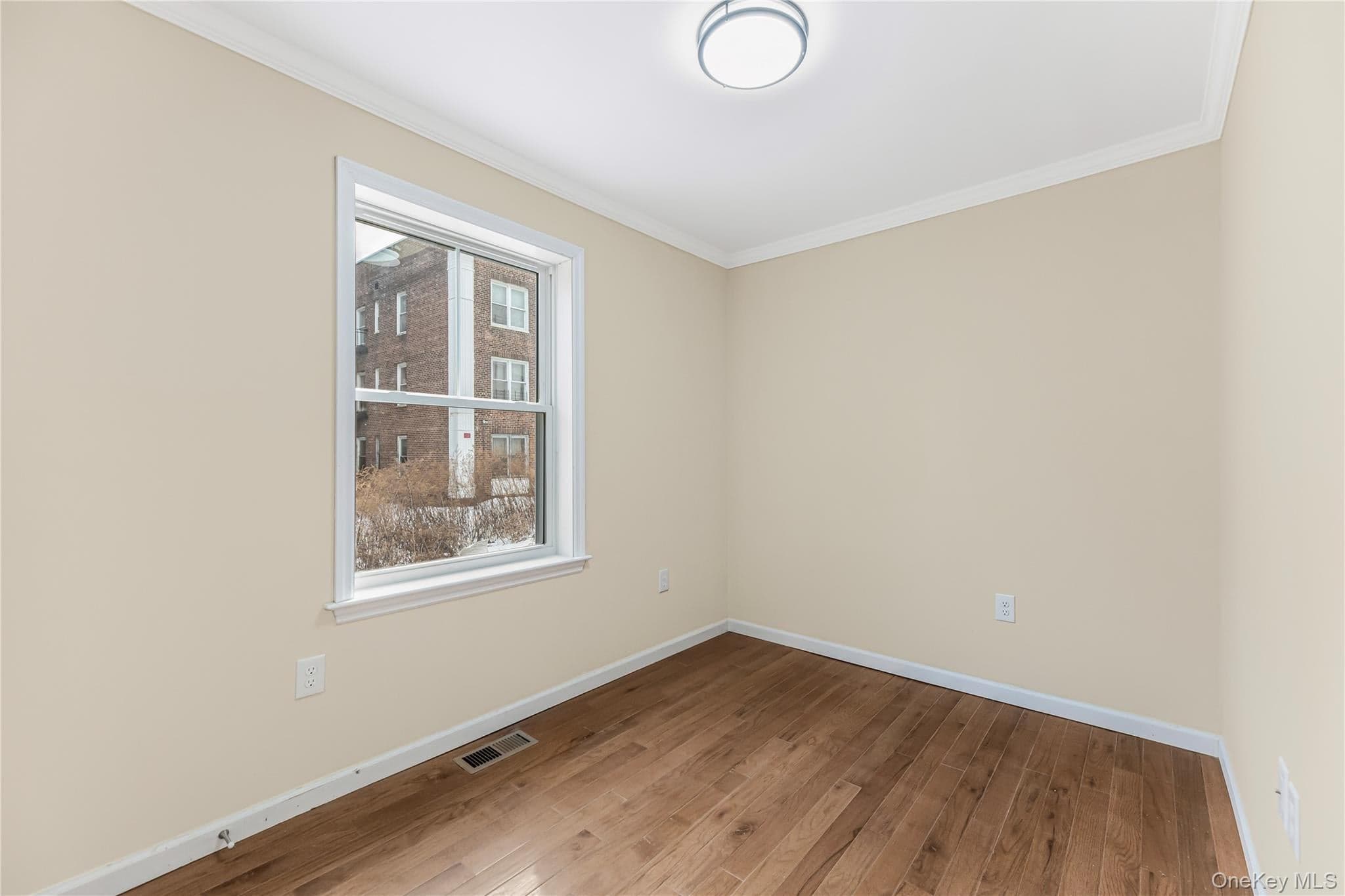 320 E 4th Street thumbnail 14