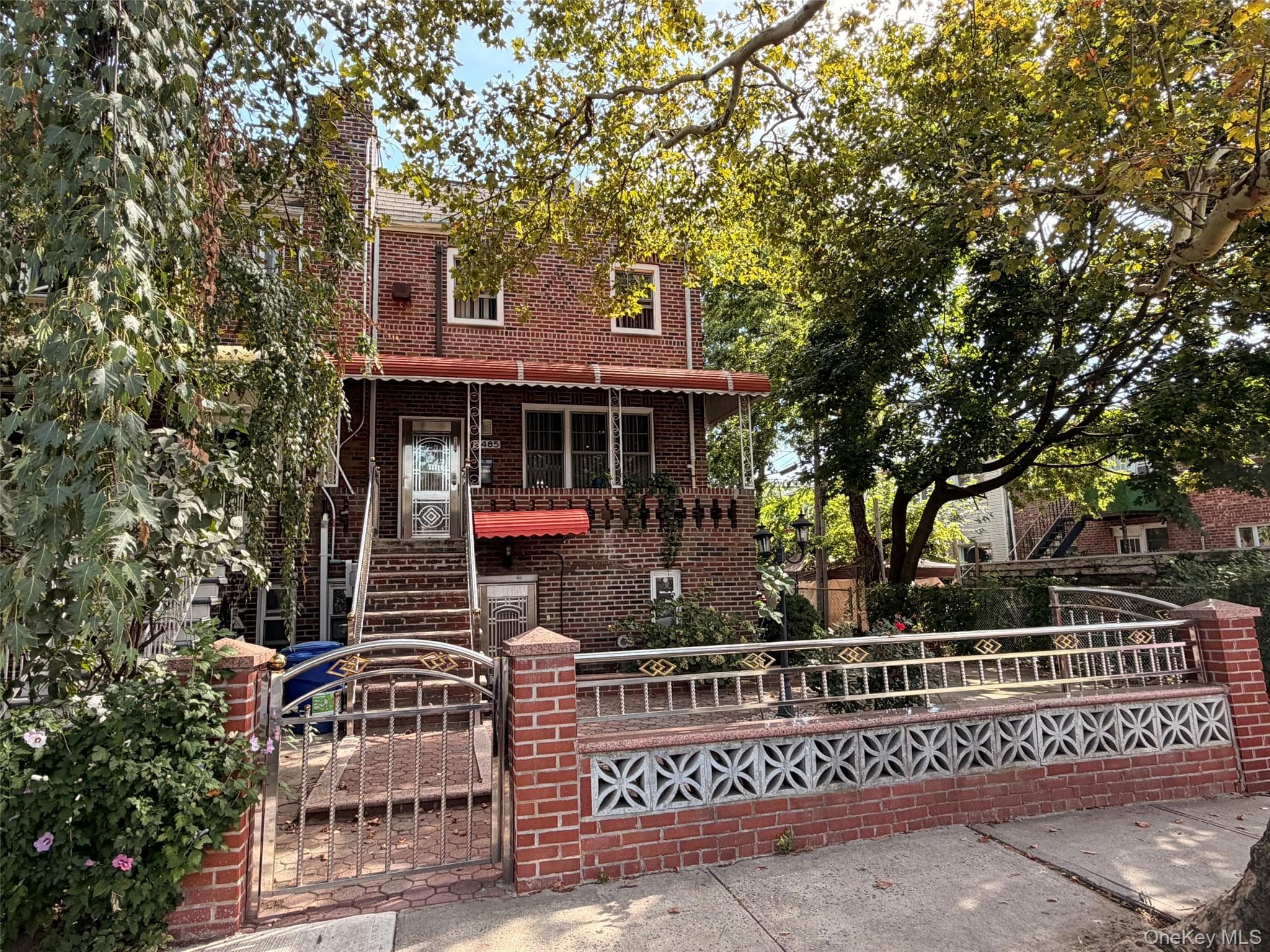 2485 E 7th Street thumbnail 3