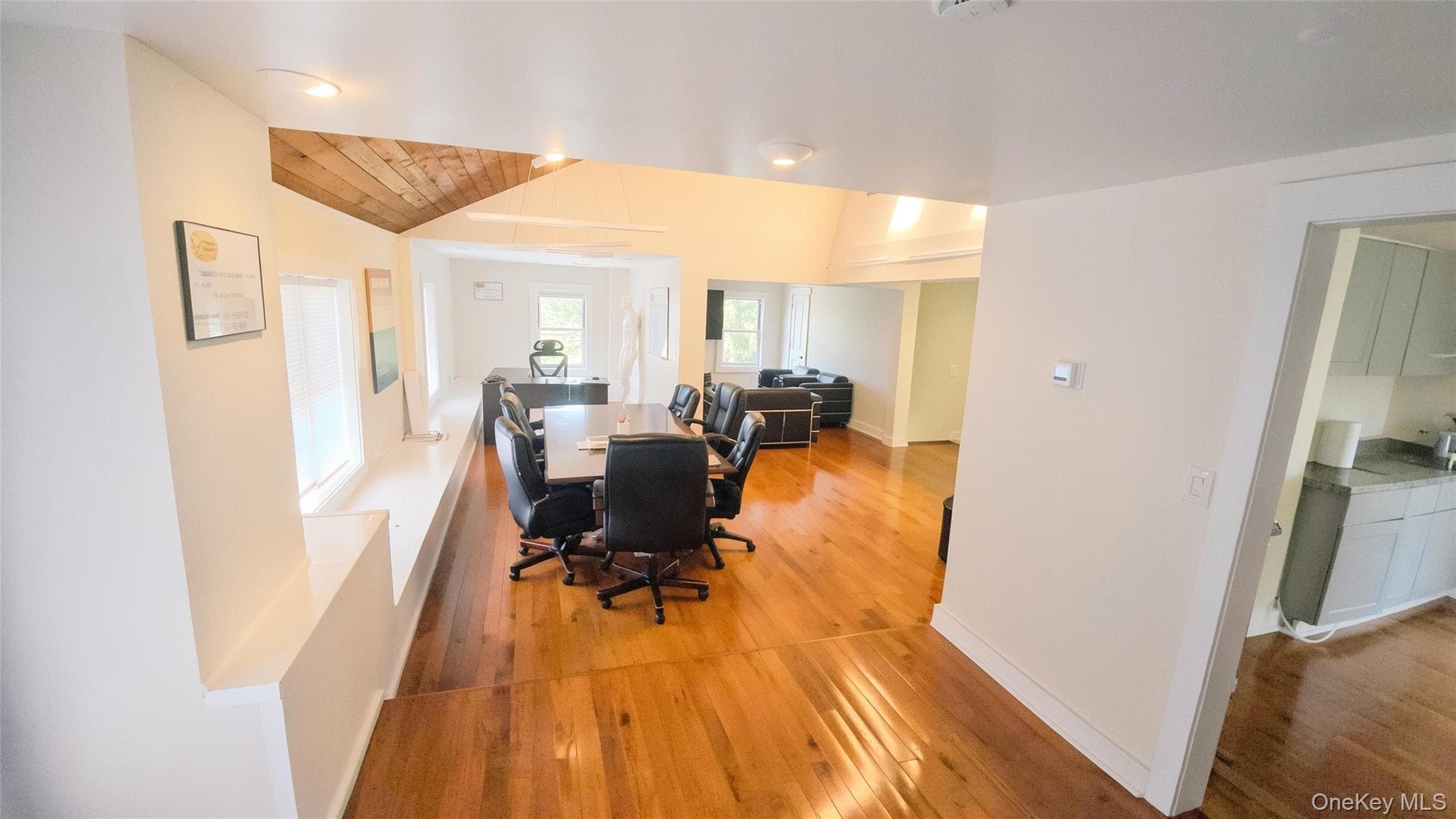 239 Lexington Avenue thumbnail 4