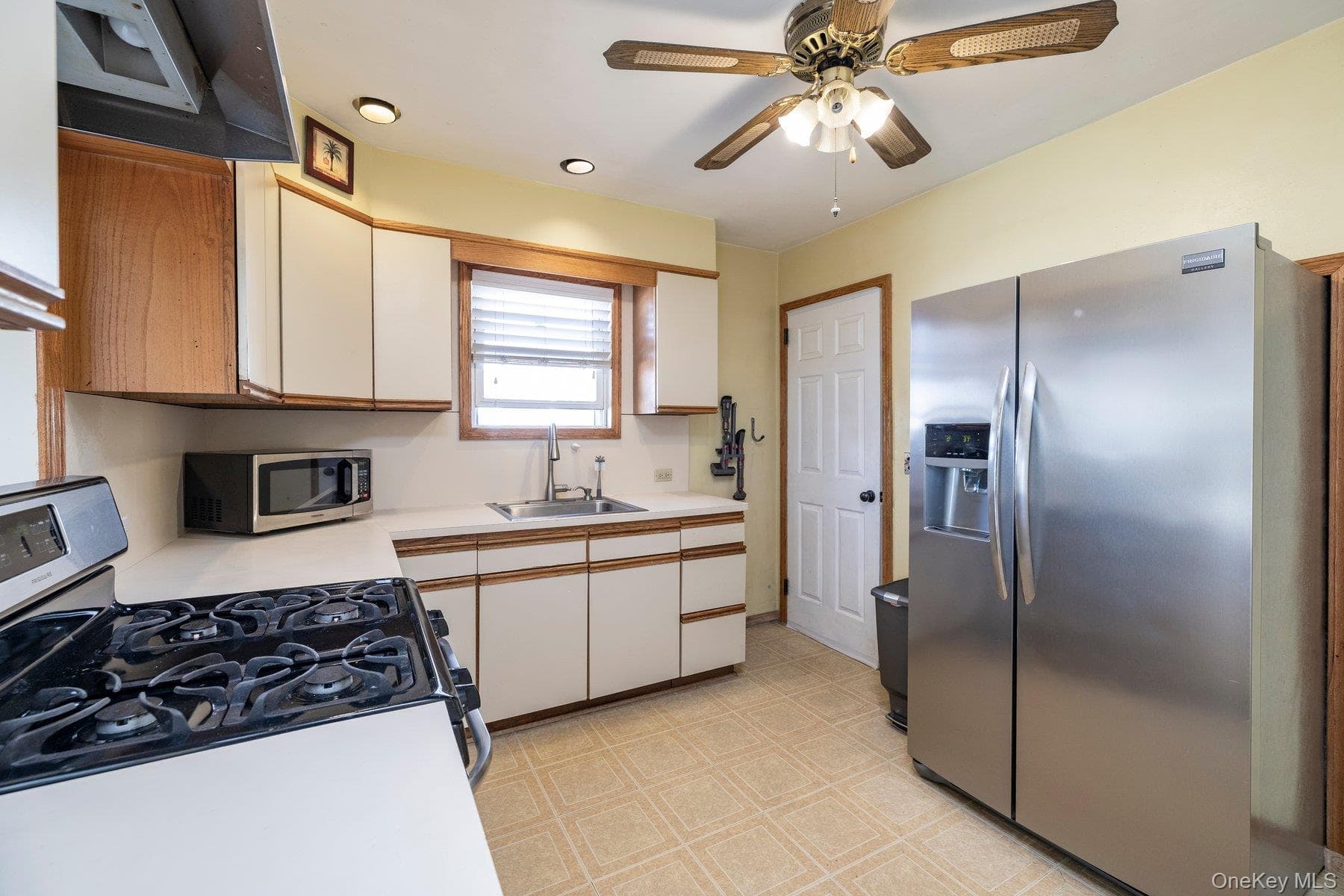 837 Edward Street thumbnail 22