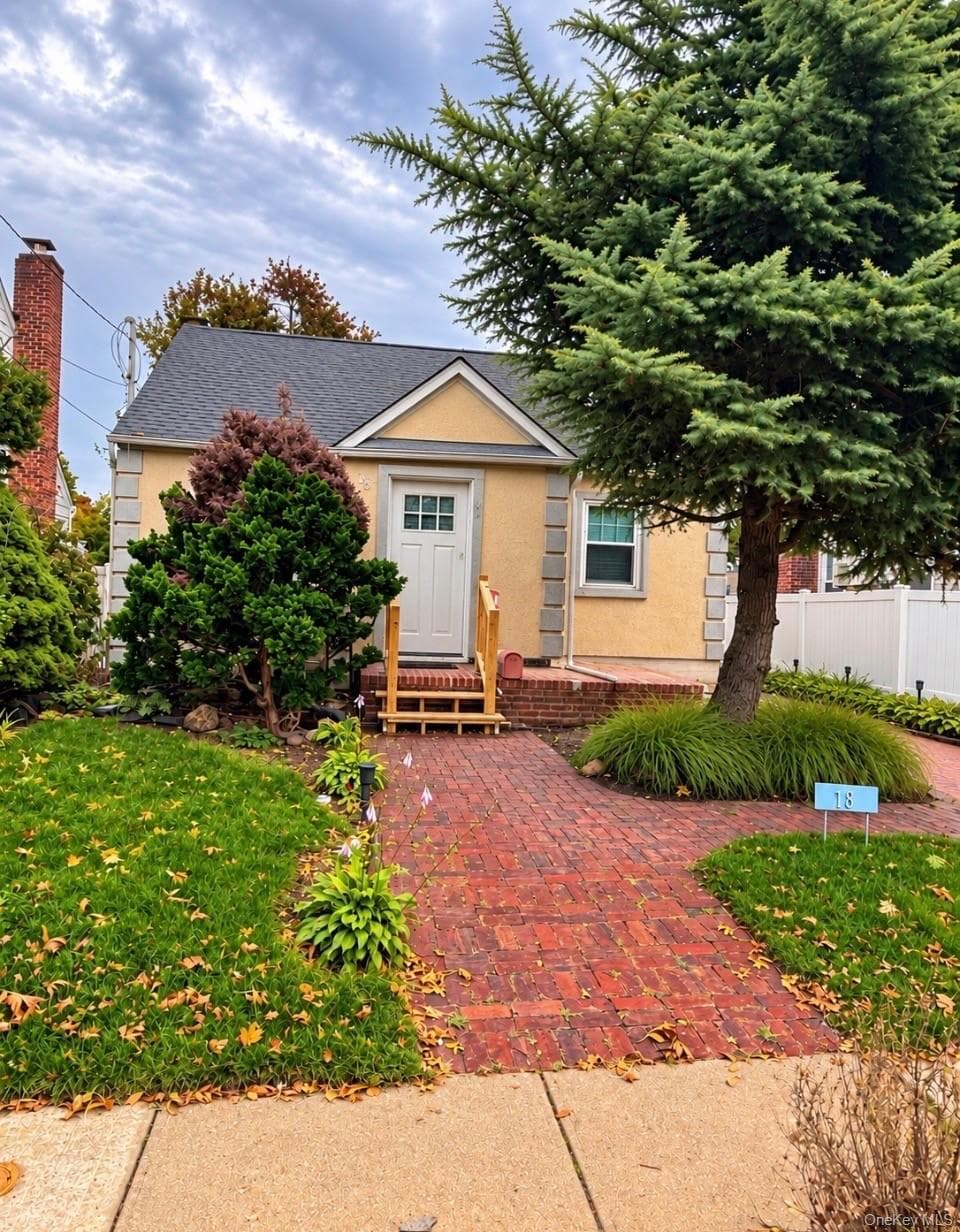 18 Grand Street, Elmont