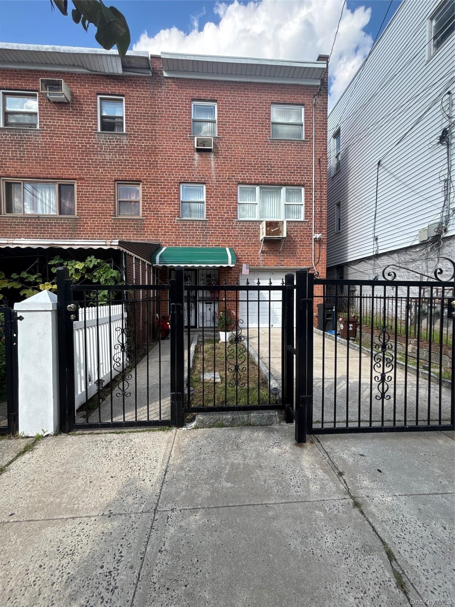 939 E 229th Street thumbnail 2
