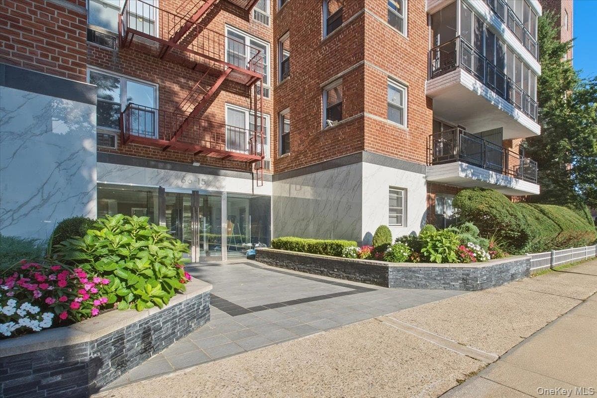 66-15 Thornton Place Unit: 4G, Rego Park
