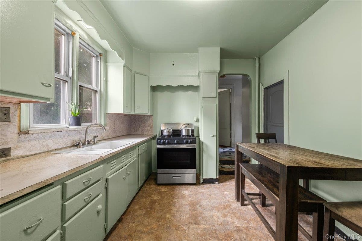 849 E 219th Street thumbnail 10