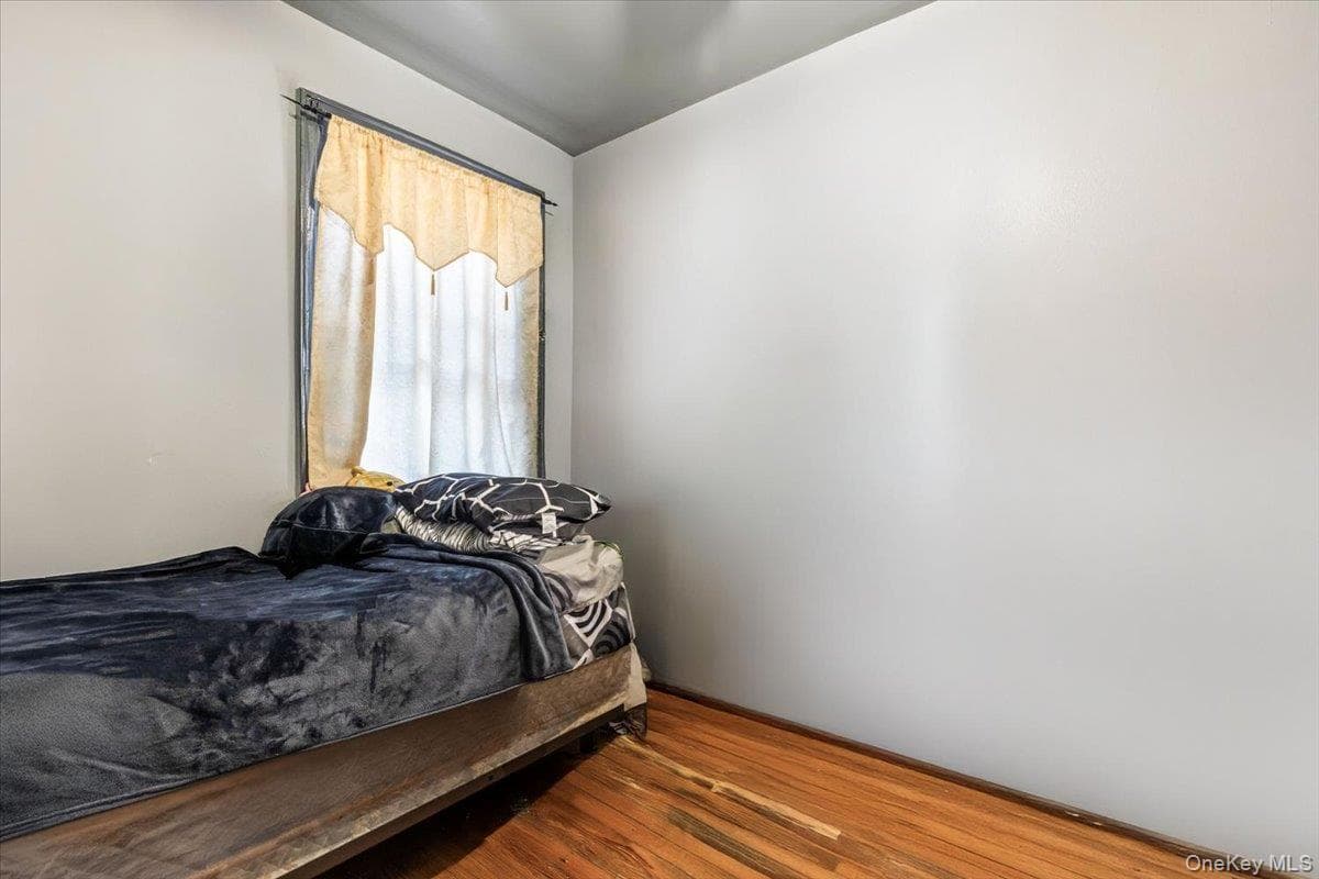 849 E 219th Street thumbnail 13