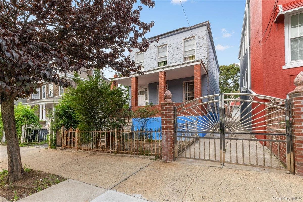 849 E 219th Street photo 1