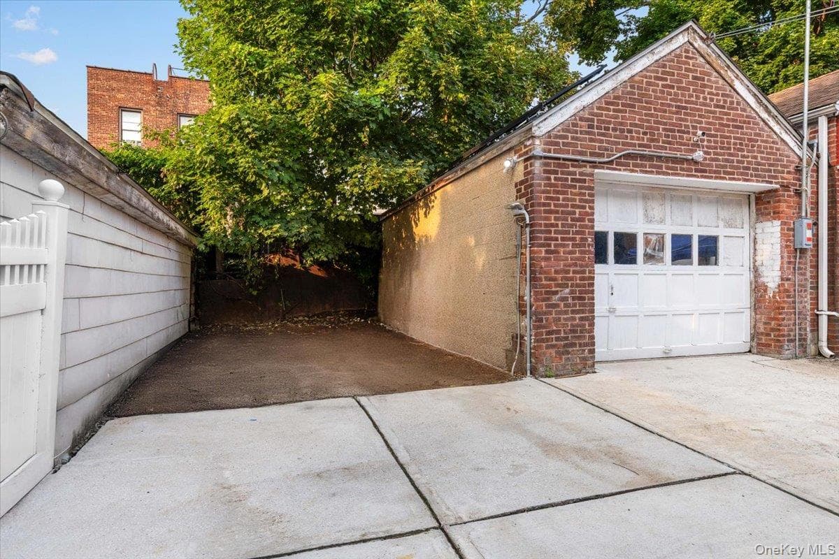 849 E 219th Street thumbnail 24