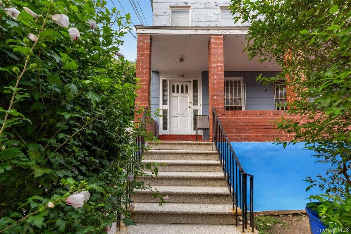 849 E 219th Street thumbnail 3