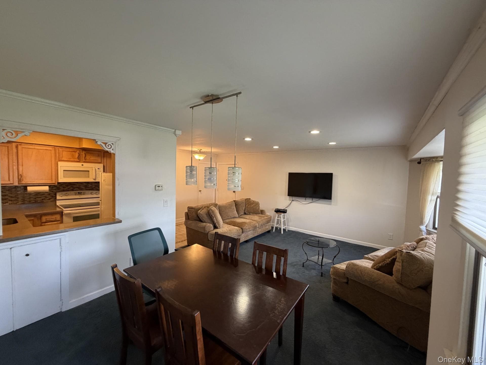 18L Hastings Court thumbnail 2