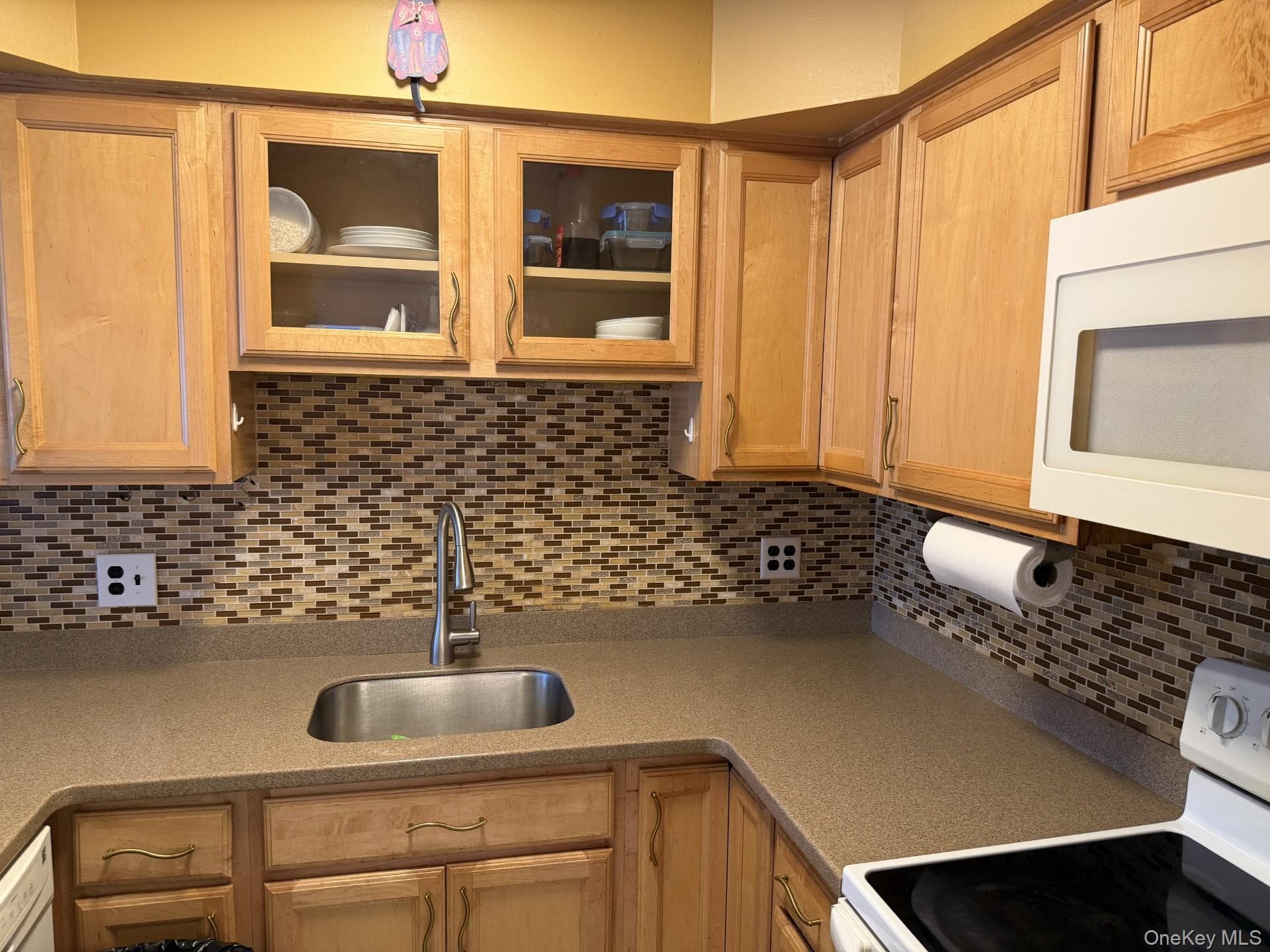 18L Hastings Court thumbnail 3