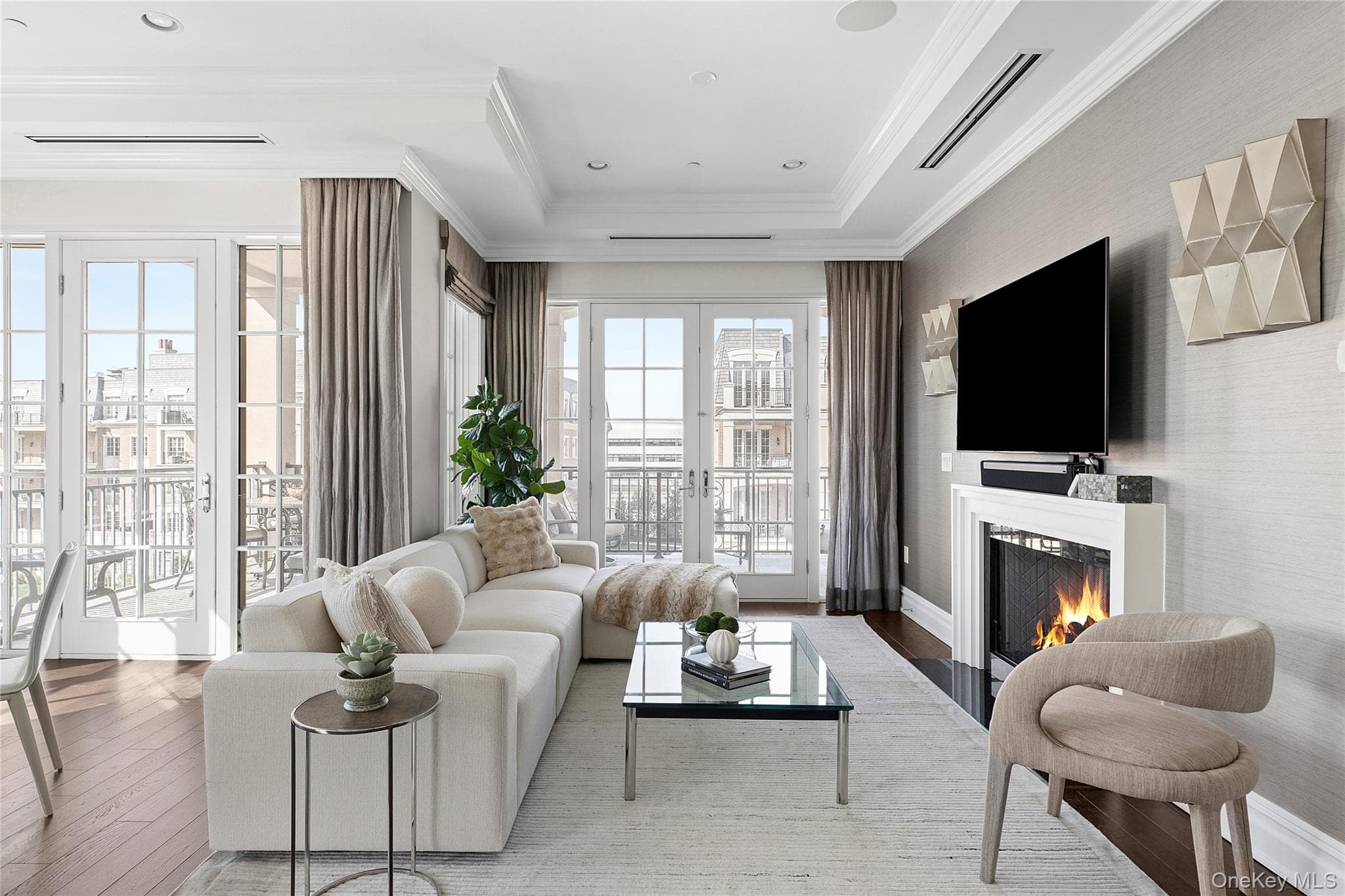 1000 Royal Court Unit: 1207, North Hills