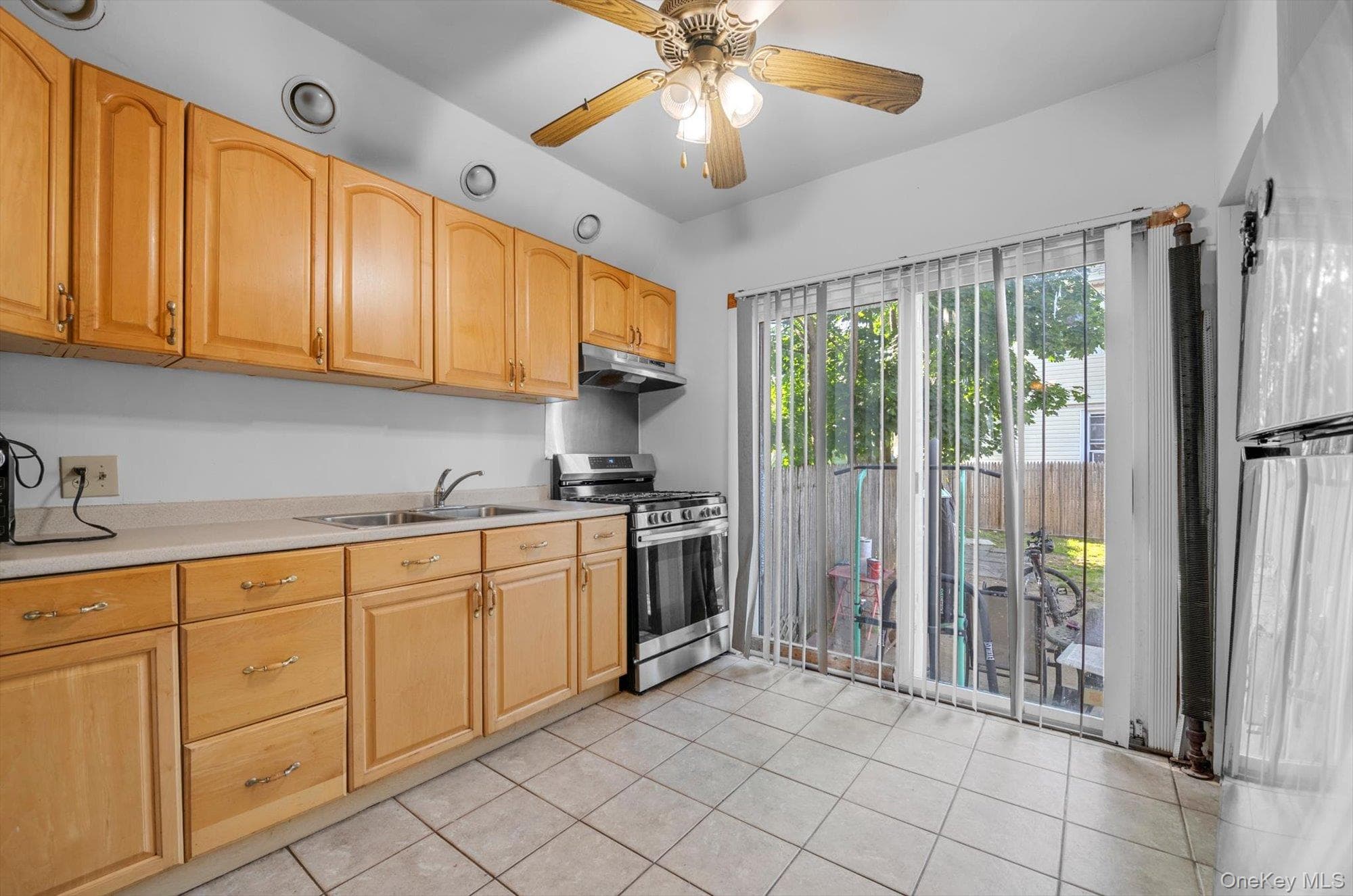 225-13 95th Avenue thumbnail 6