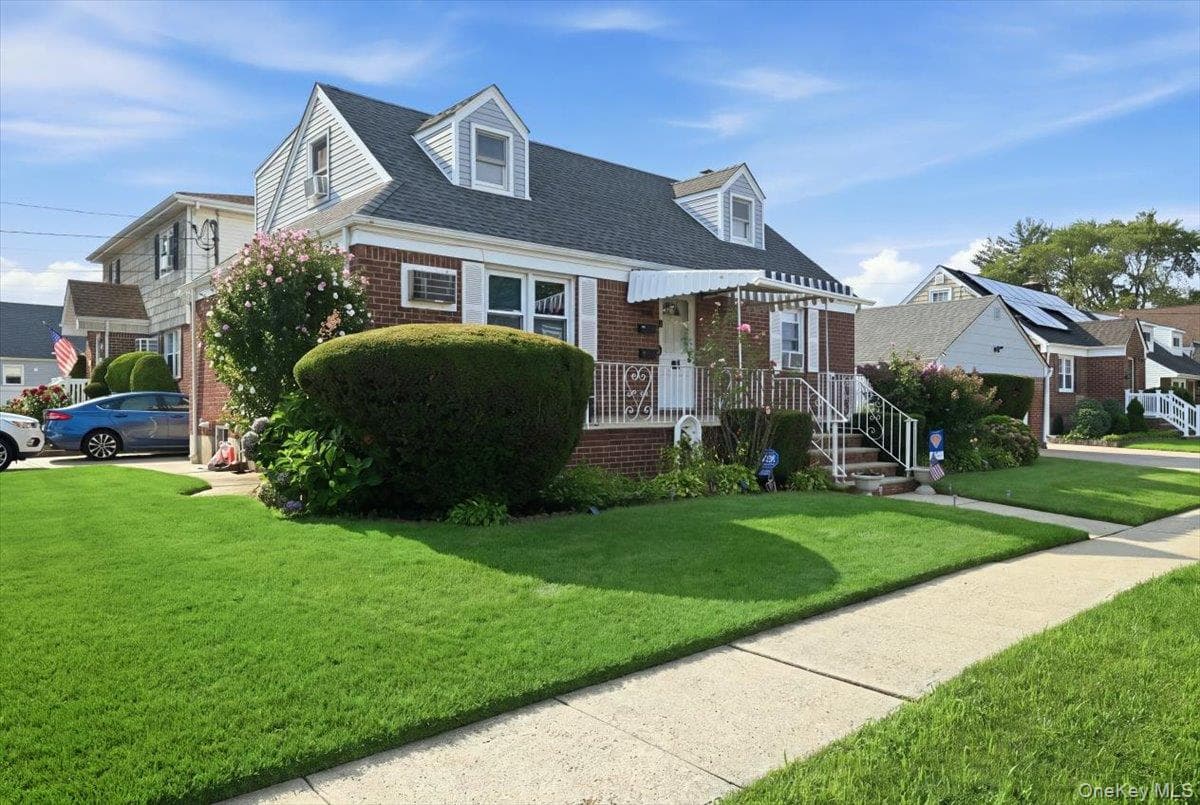 81 Franklin Street, Elmont