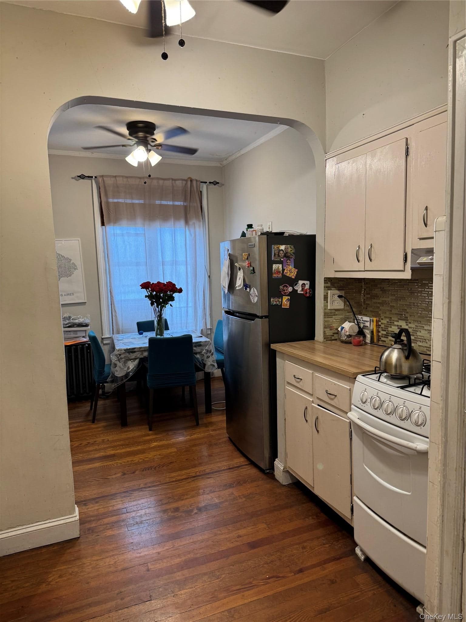 2922 Barnes Avenue Unit: 6L, Bronx