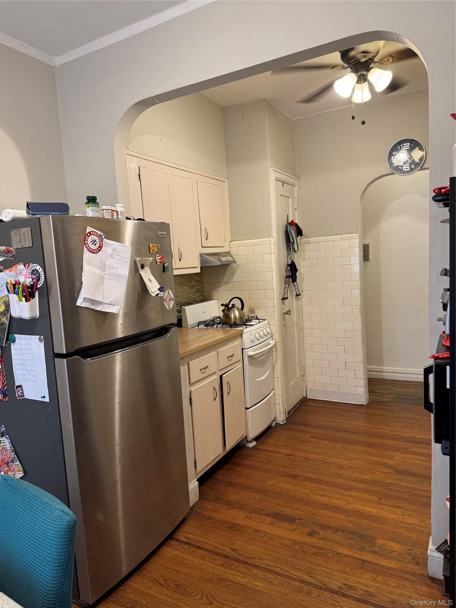 2922 Barnes Avenue Unit: 6L thumbnail 3