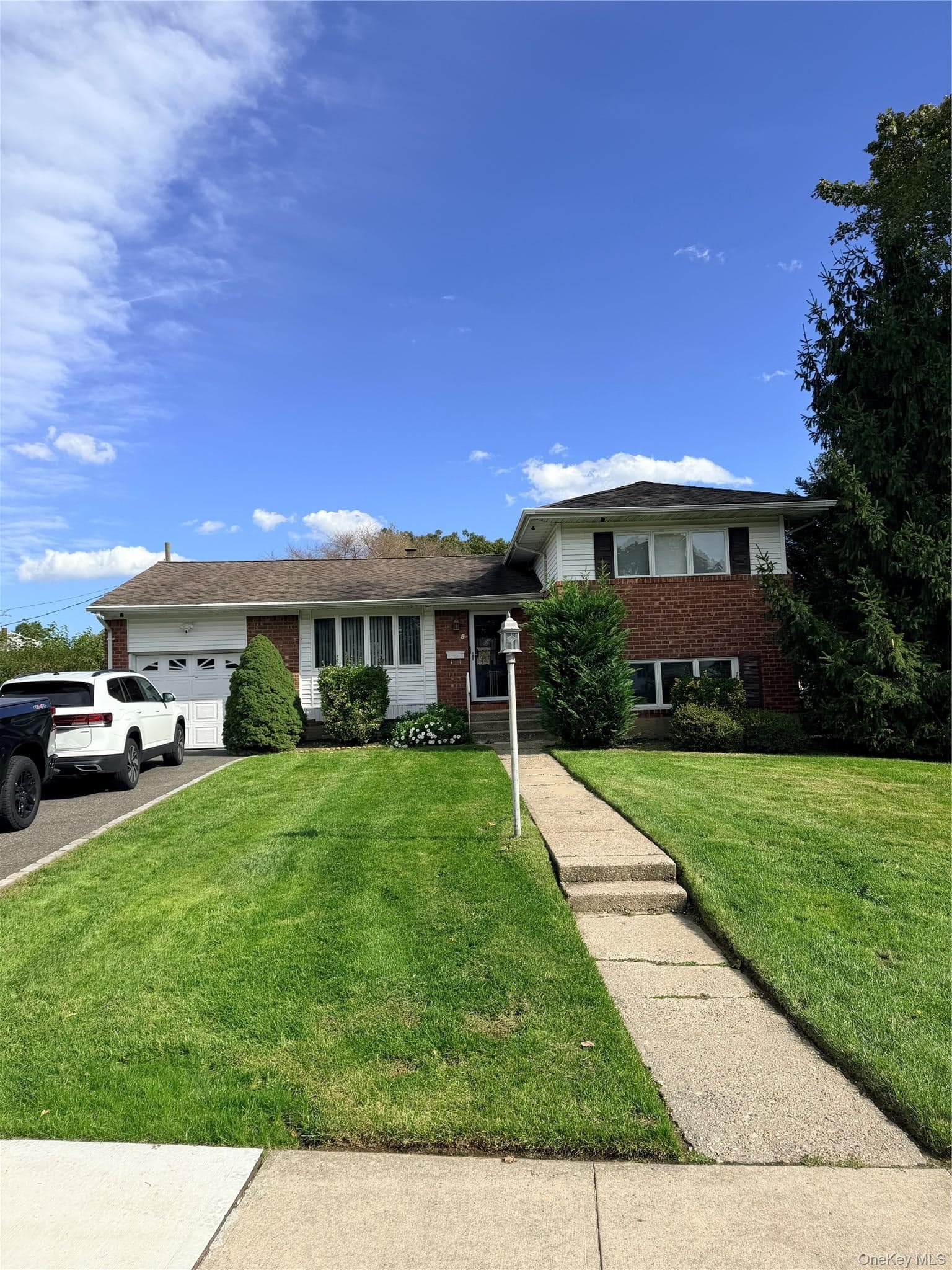 5 Essex Place, Commack