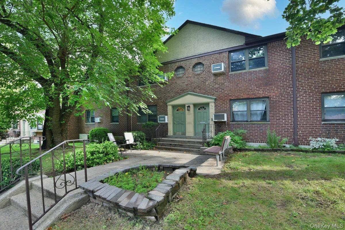 56-15 244 Street Unit: Upper, Douglaston