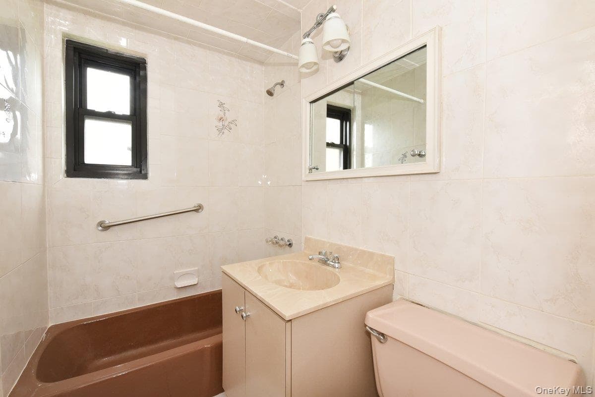 56-15 244 Street Unit: Upper thumbnail 17