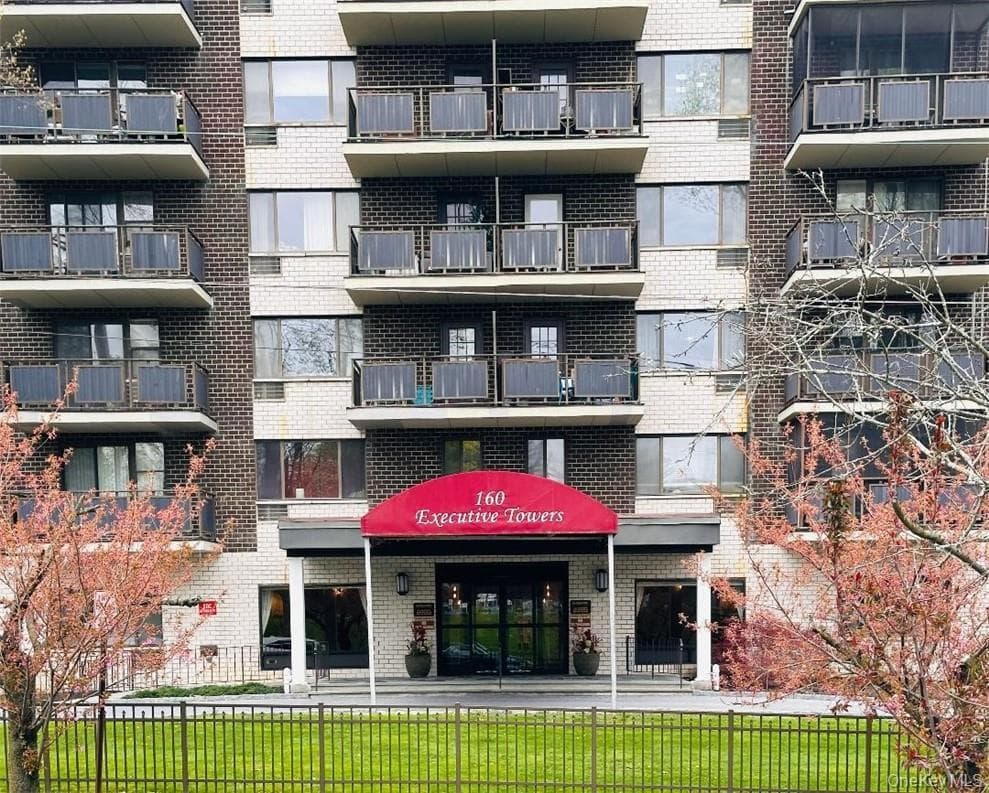 160 Academy Street St Unit: 2J, Poughkeepsie