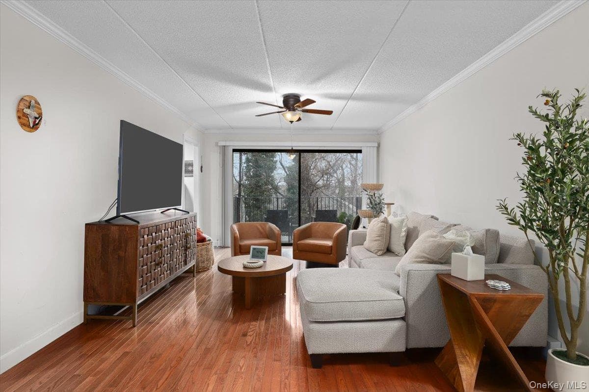 130 Colonial Parkway Unit: 1F photo 1