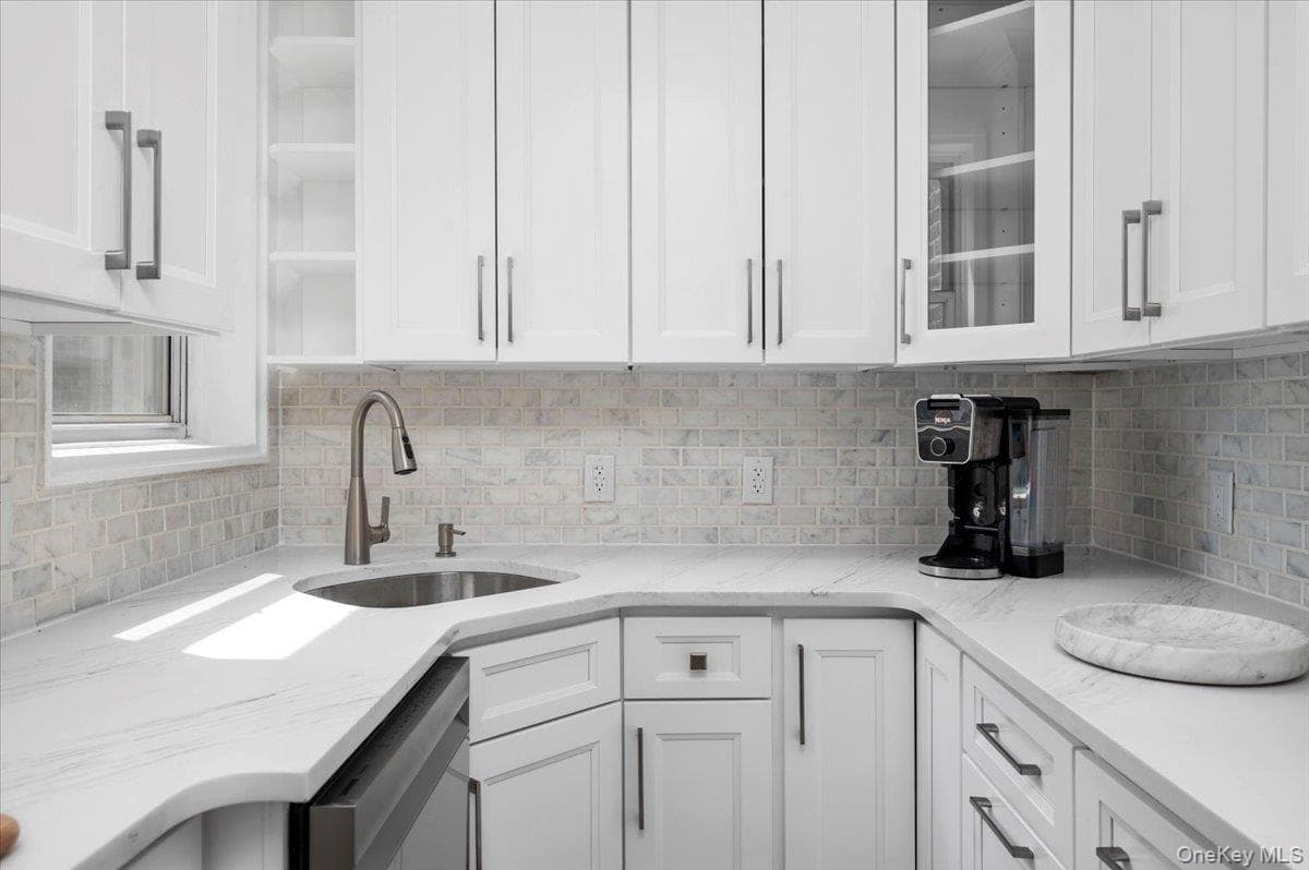 1111 Midland Avenue Unit: 6G thumbnail 2
