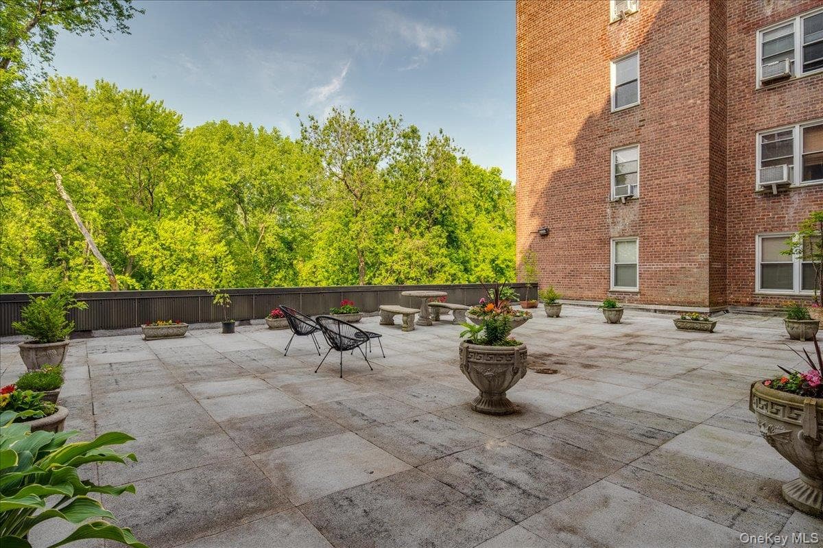 1111 Midland Avenue Unit: 6G thumbnail 29