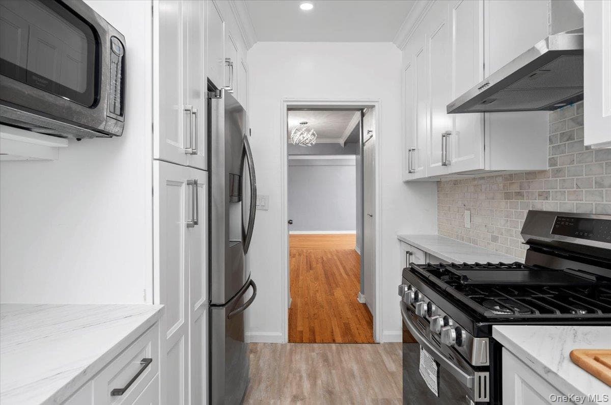 1111 Midland Avenue Unit: 6G thumbnail 3