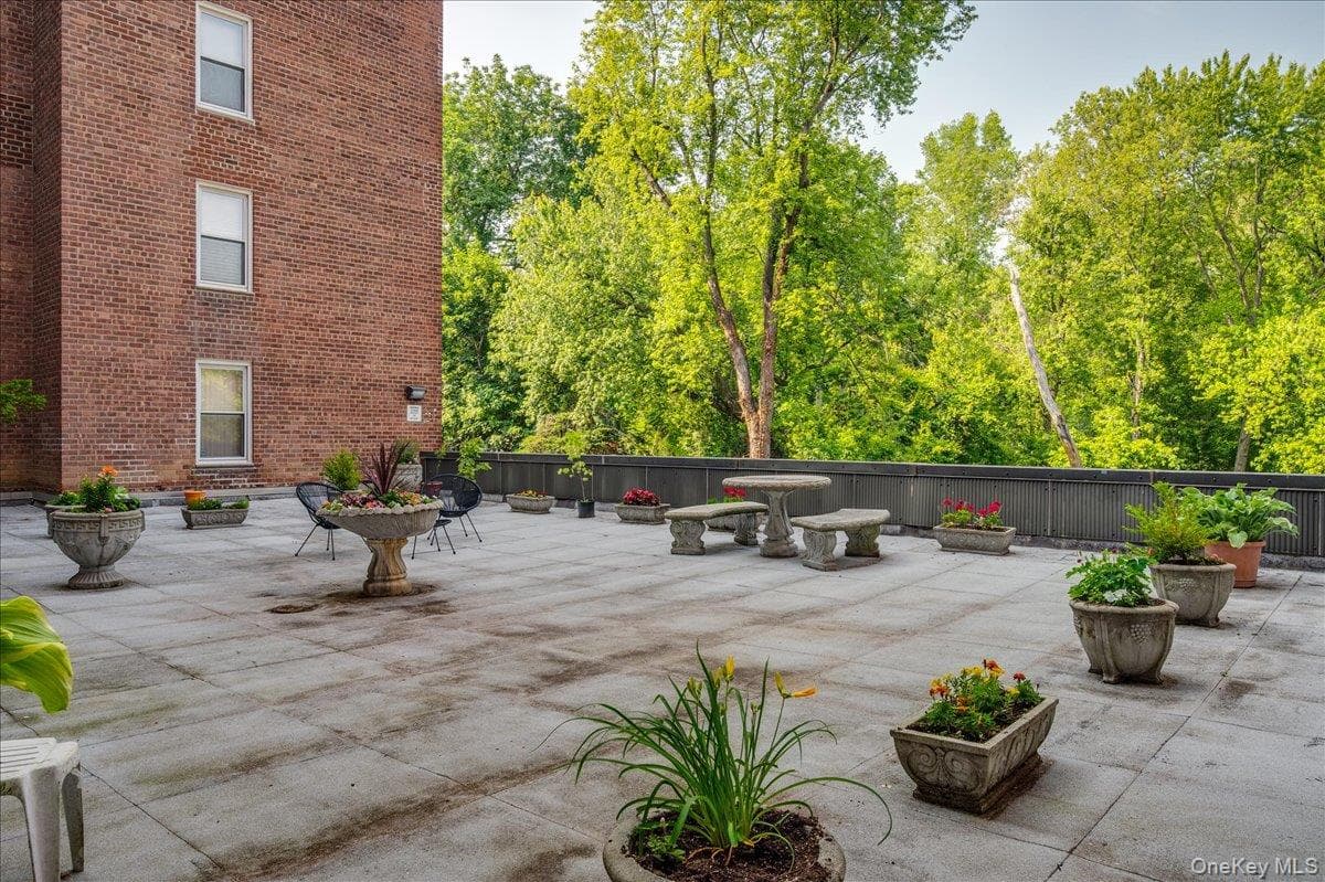 1111 Midland Avenue Unit: 6G thumbnail 28