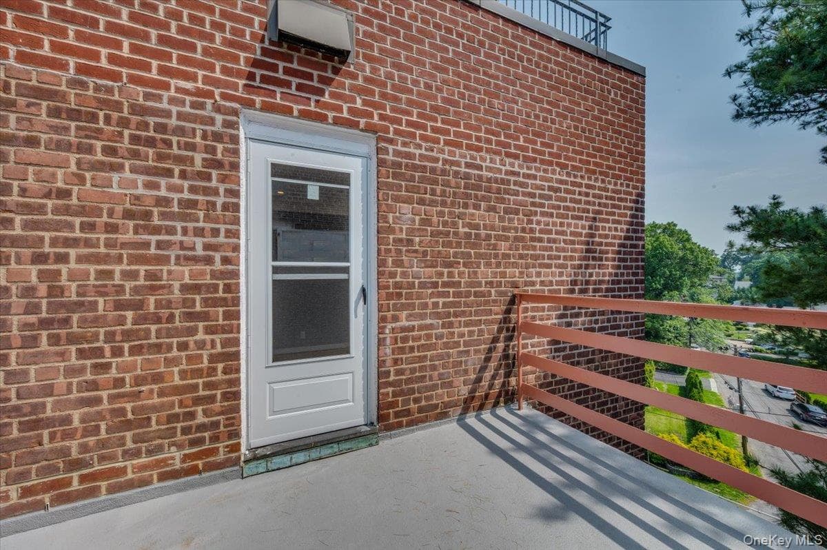 1111 Midland Avenue Unit: 6G thumbnail 19