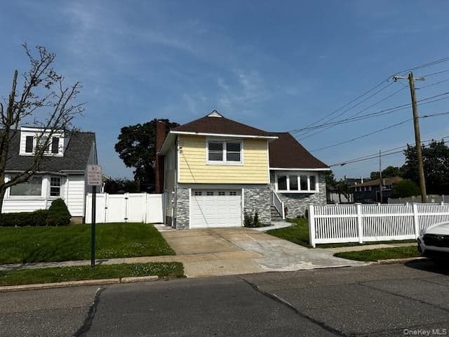 558 Oxford Road, Cedarhurst