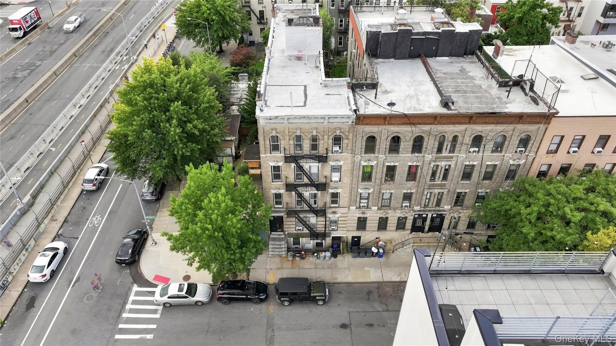 162 Dupont Street thumbnail 3