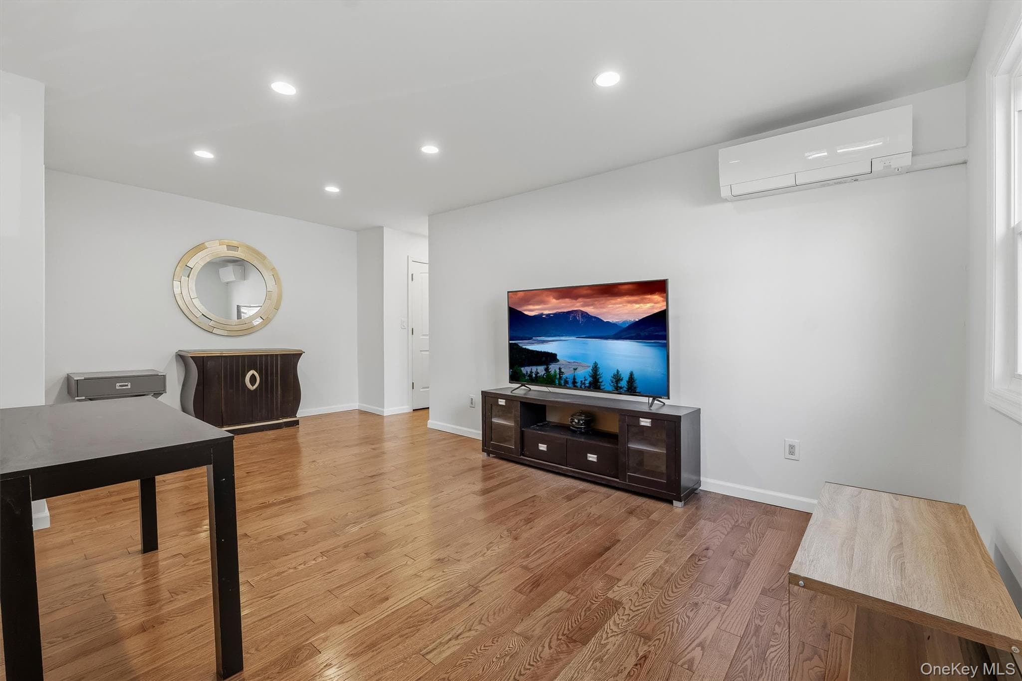 339 N Broadway thumbnail 2