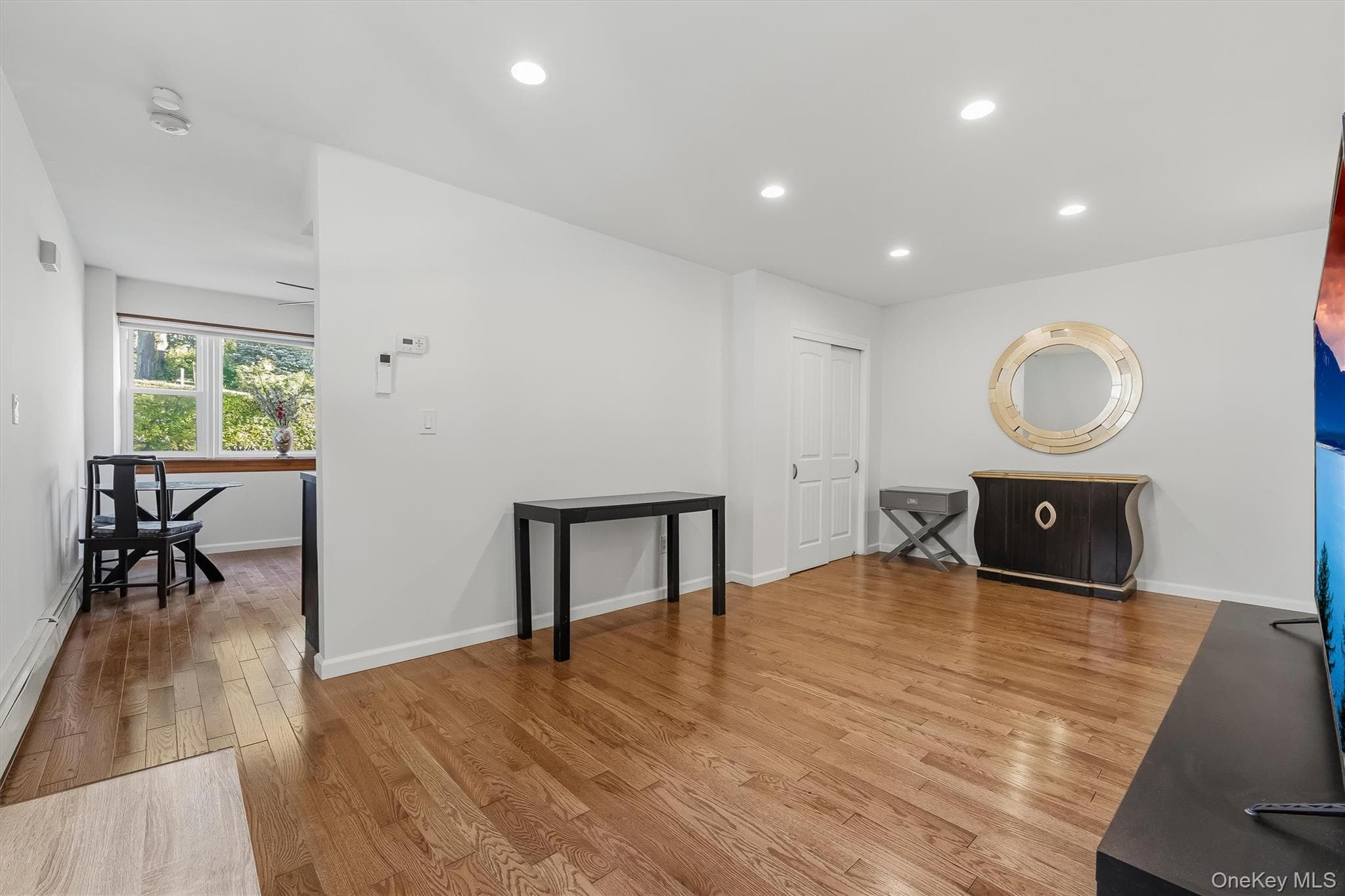 339 N Broadway thumbnail 3