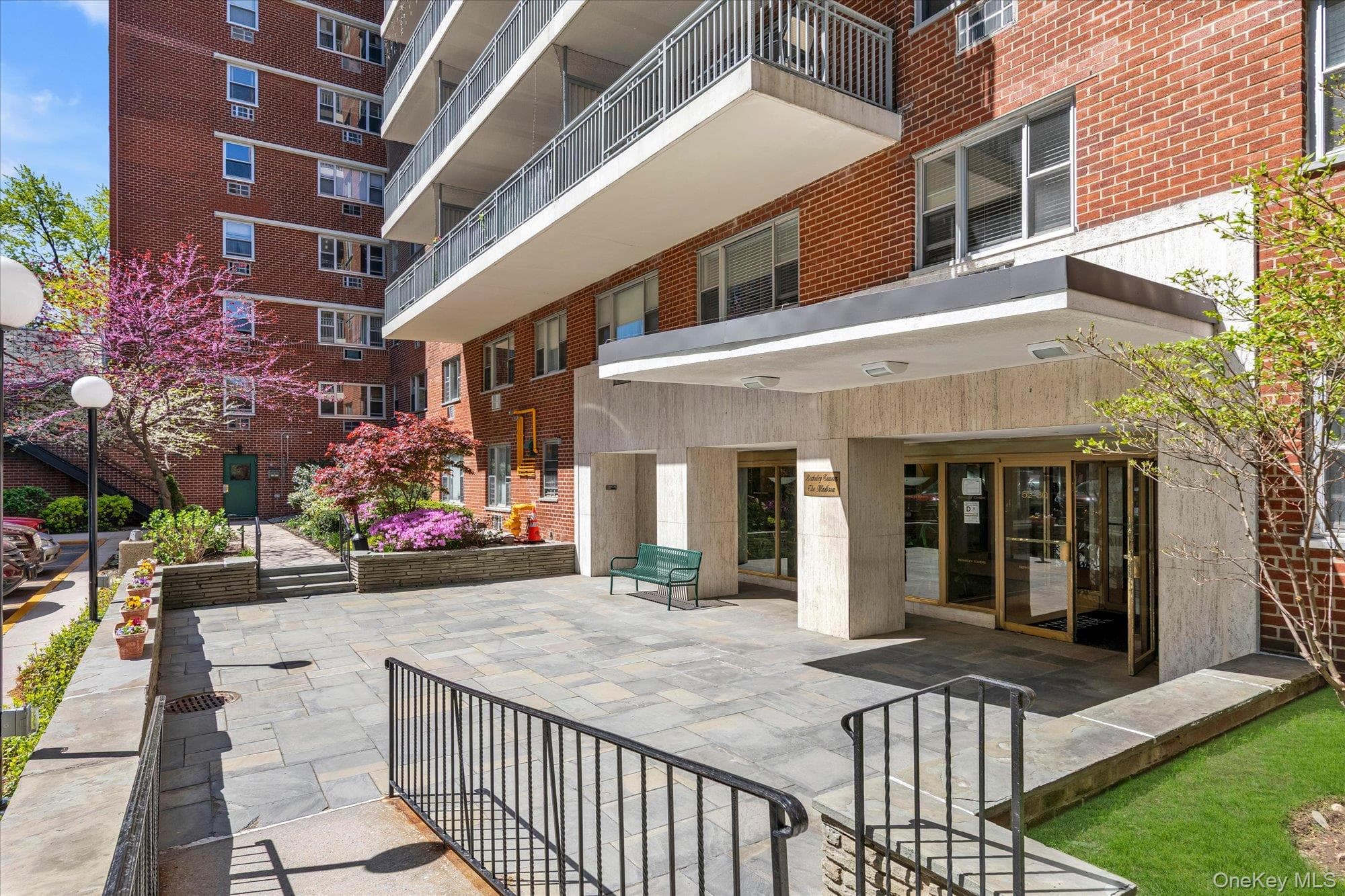 52-30 39 Drive Unit: 1G, Woodside
