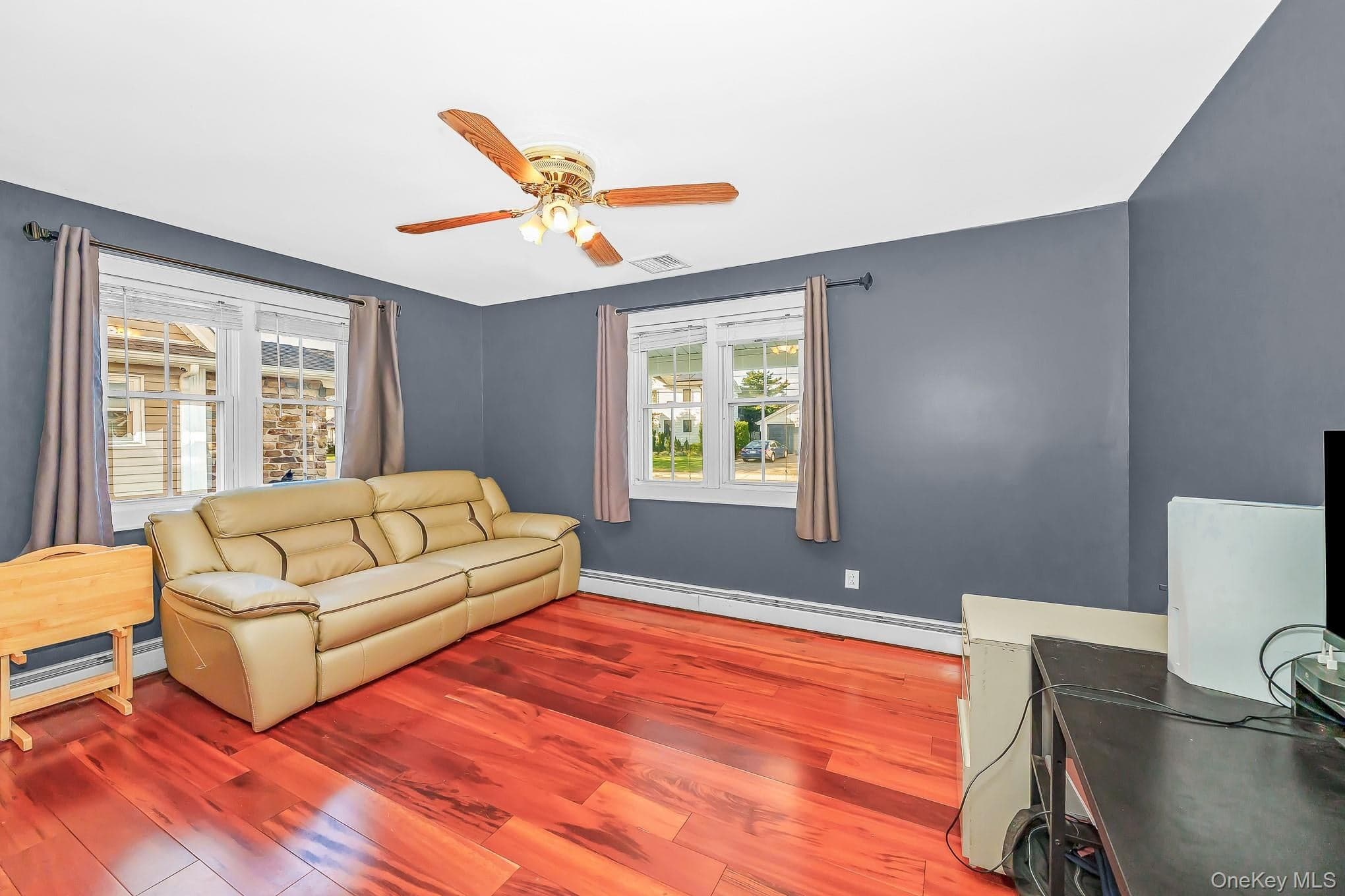 209 Claxton Avenue thumbnail 9