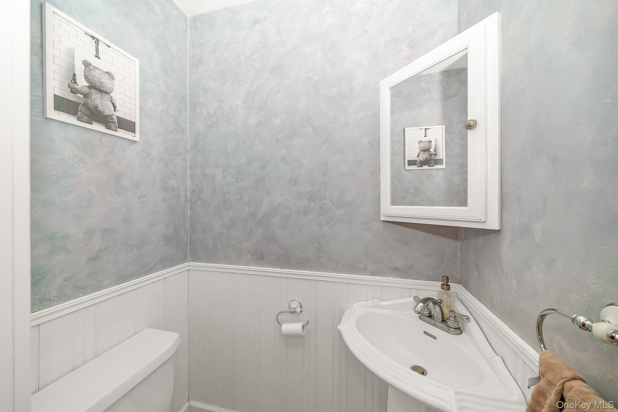 209 Claxton Avenue thumbnail 11