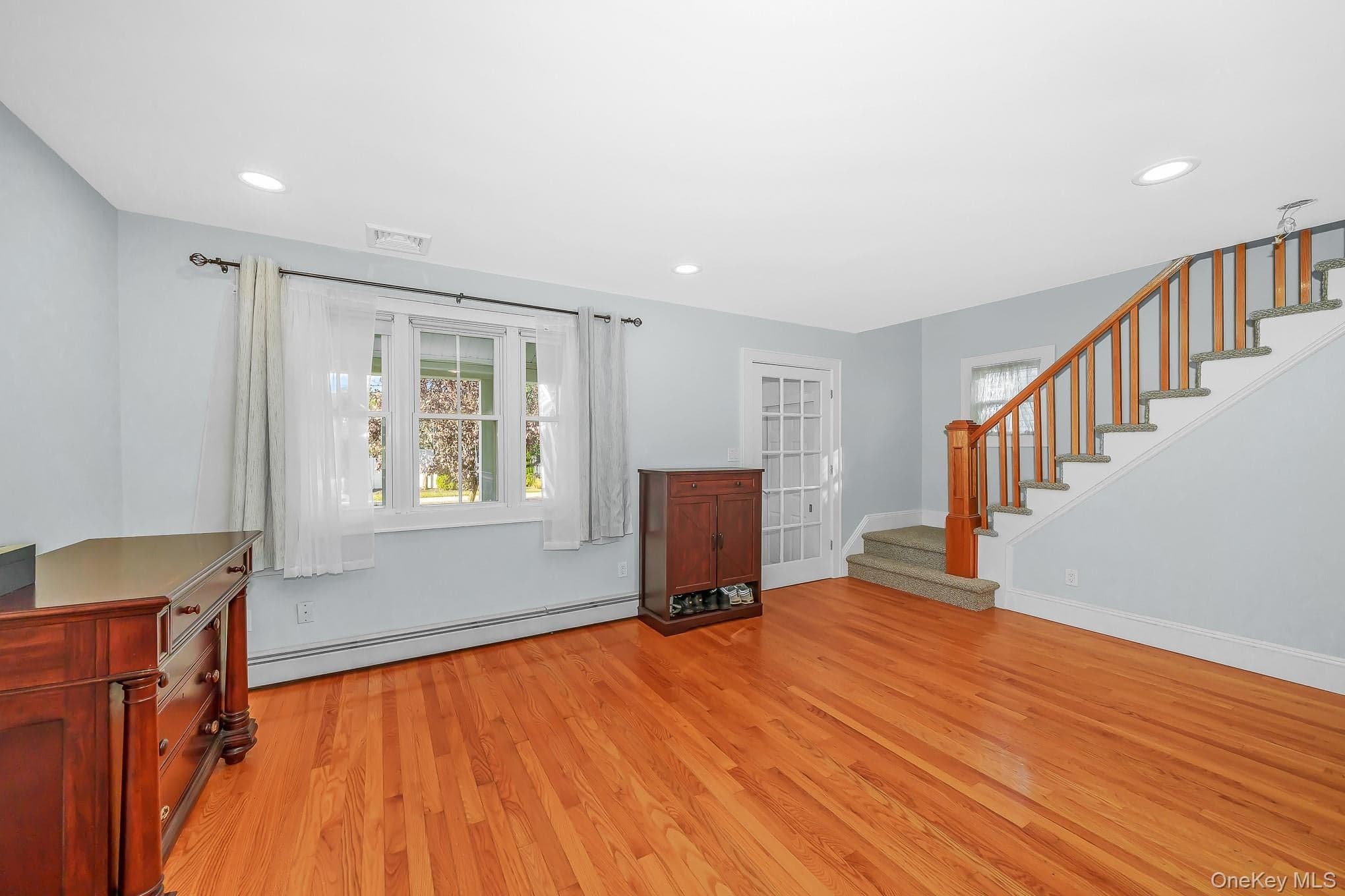209 Claxton Avenue thumbnail 4