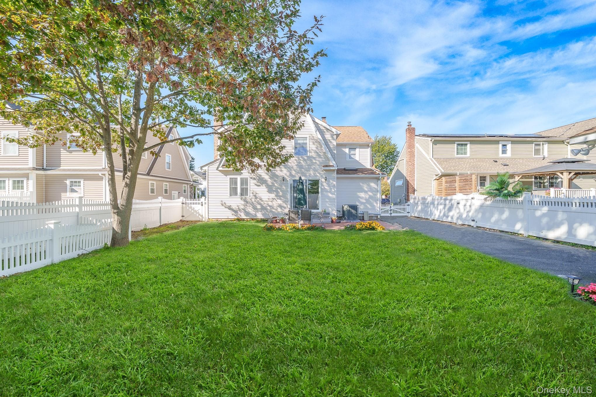 209 Claxton Avenue thumbnail 19