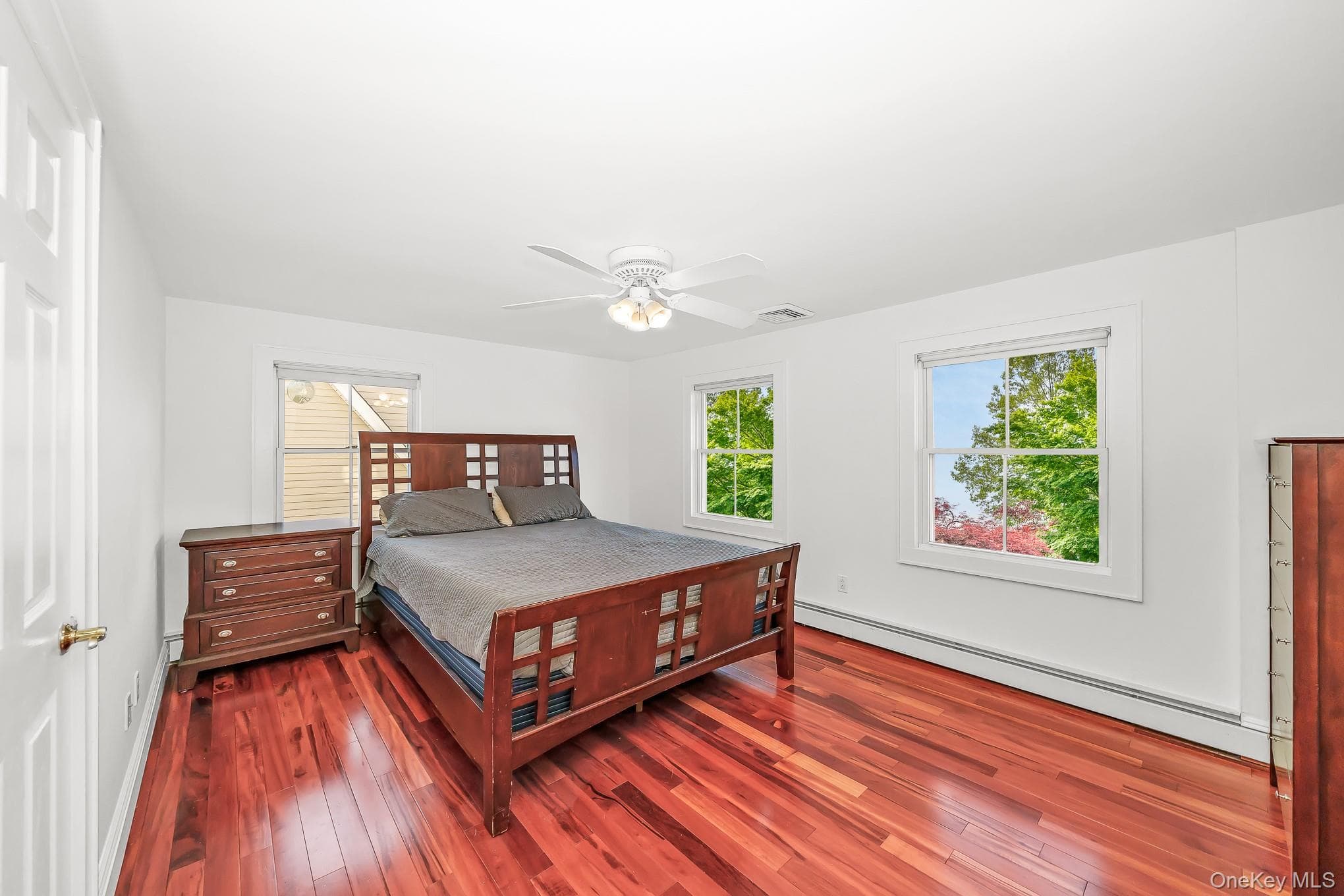 209 Claxton Avenue thumbnail 18