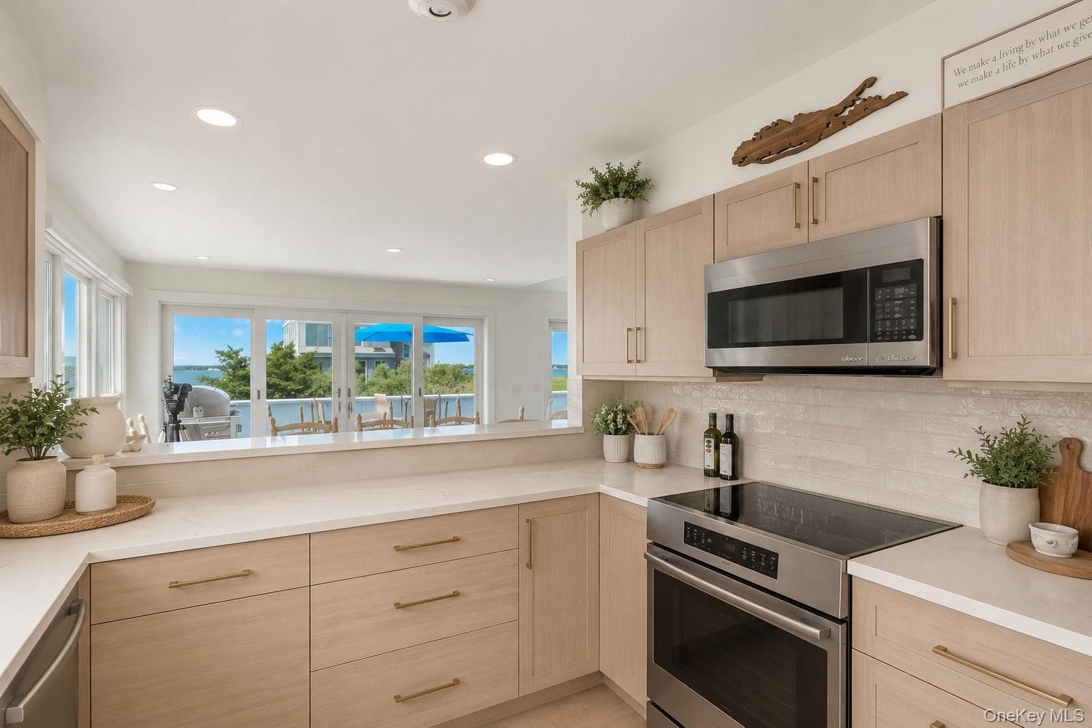 556 Dune Road thumbnail 15