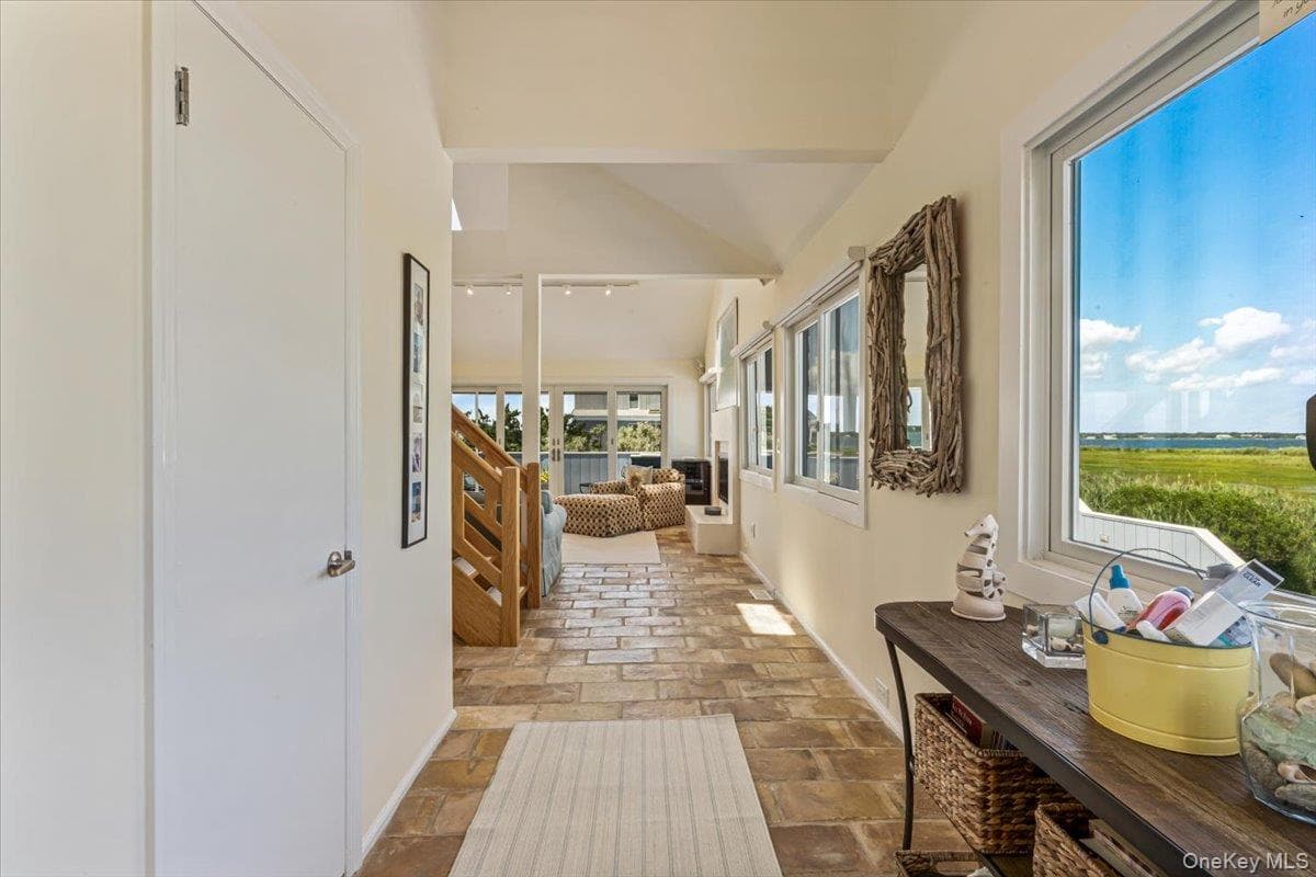 556 Dune Road thumbnail 4