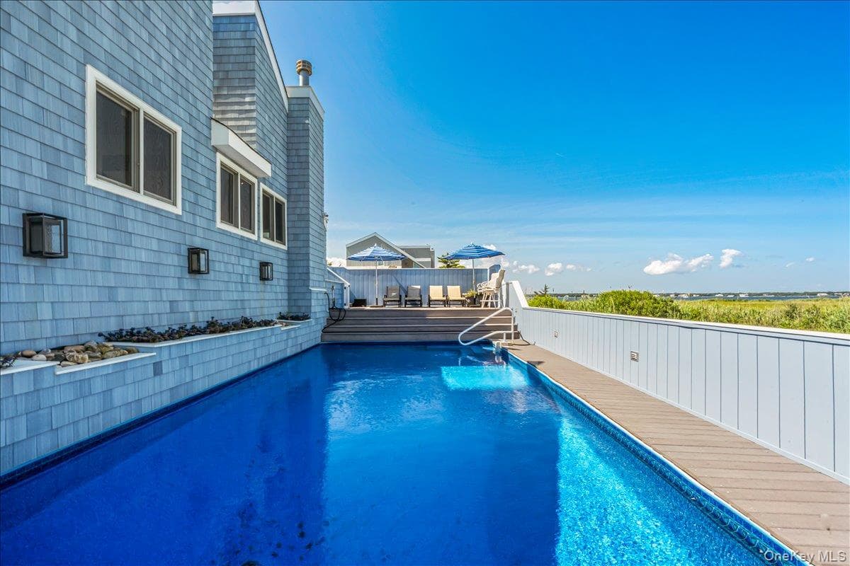 556 Dune Road thumbnail 35