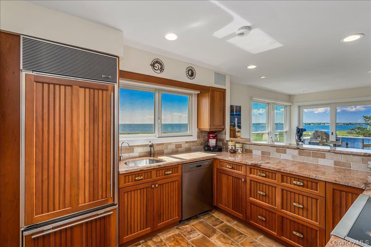 556 Dune Road thumbnail 13