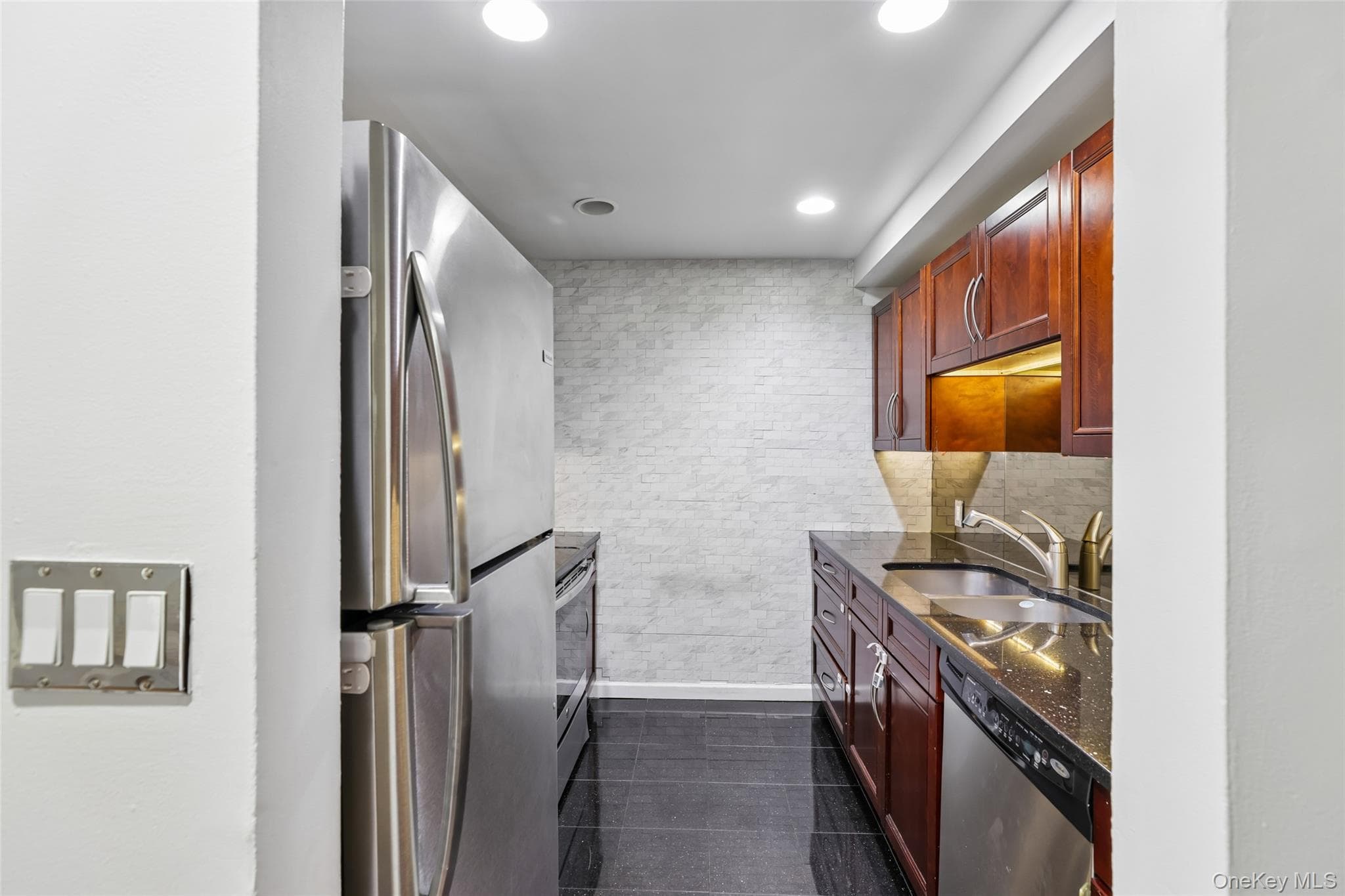530 Hudson Avenue thumbnail 17