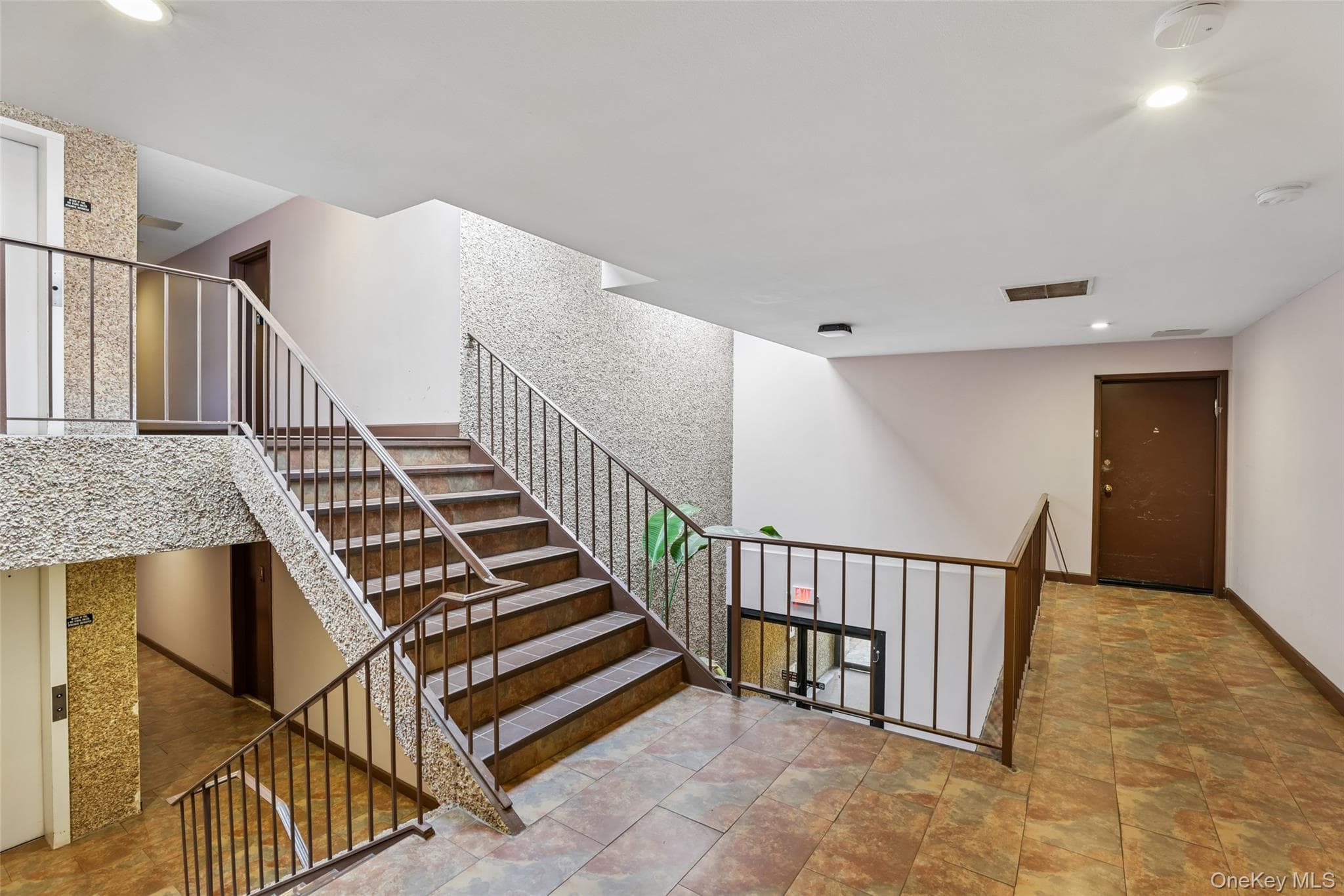 530 Hudson Avenue thumbnail 4